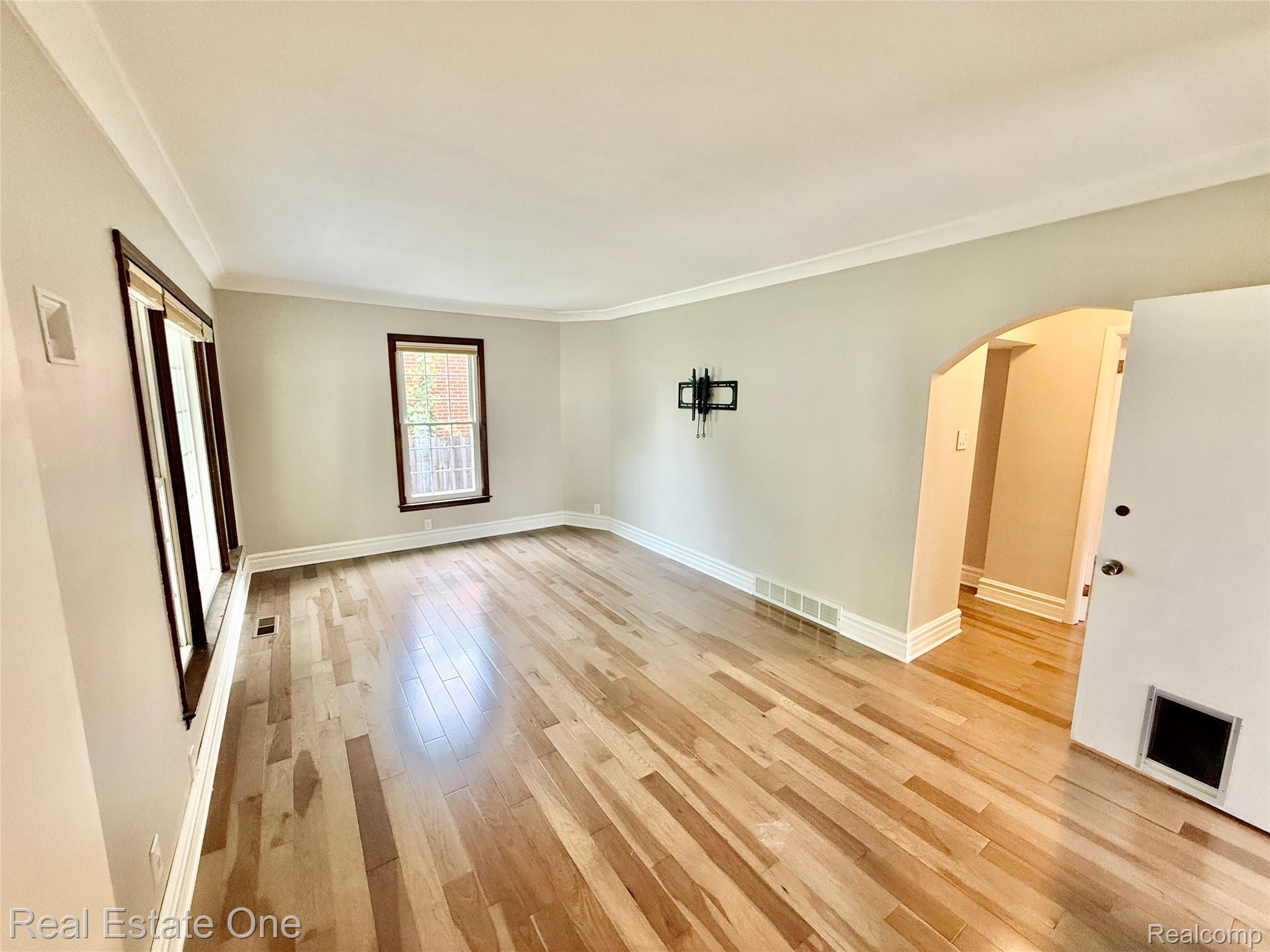 865 Grant Avenue Property Photo 6