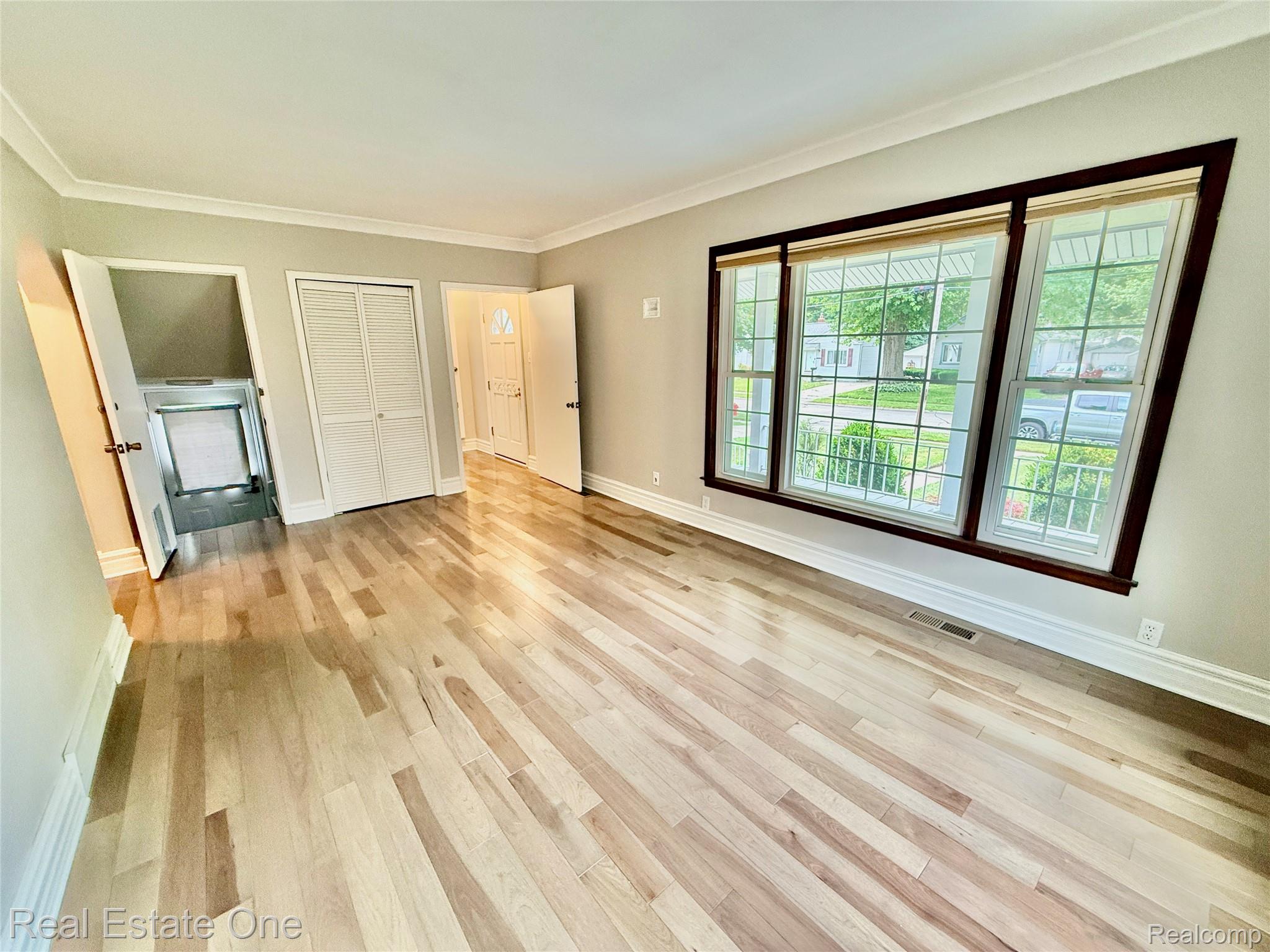 865 Grant Avenue Property Photo 8