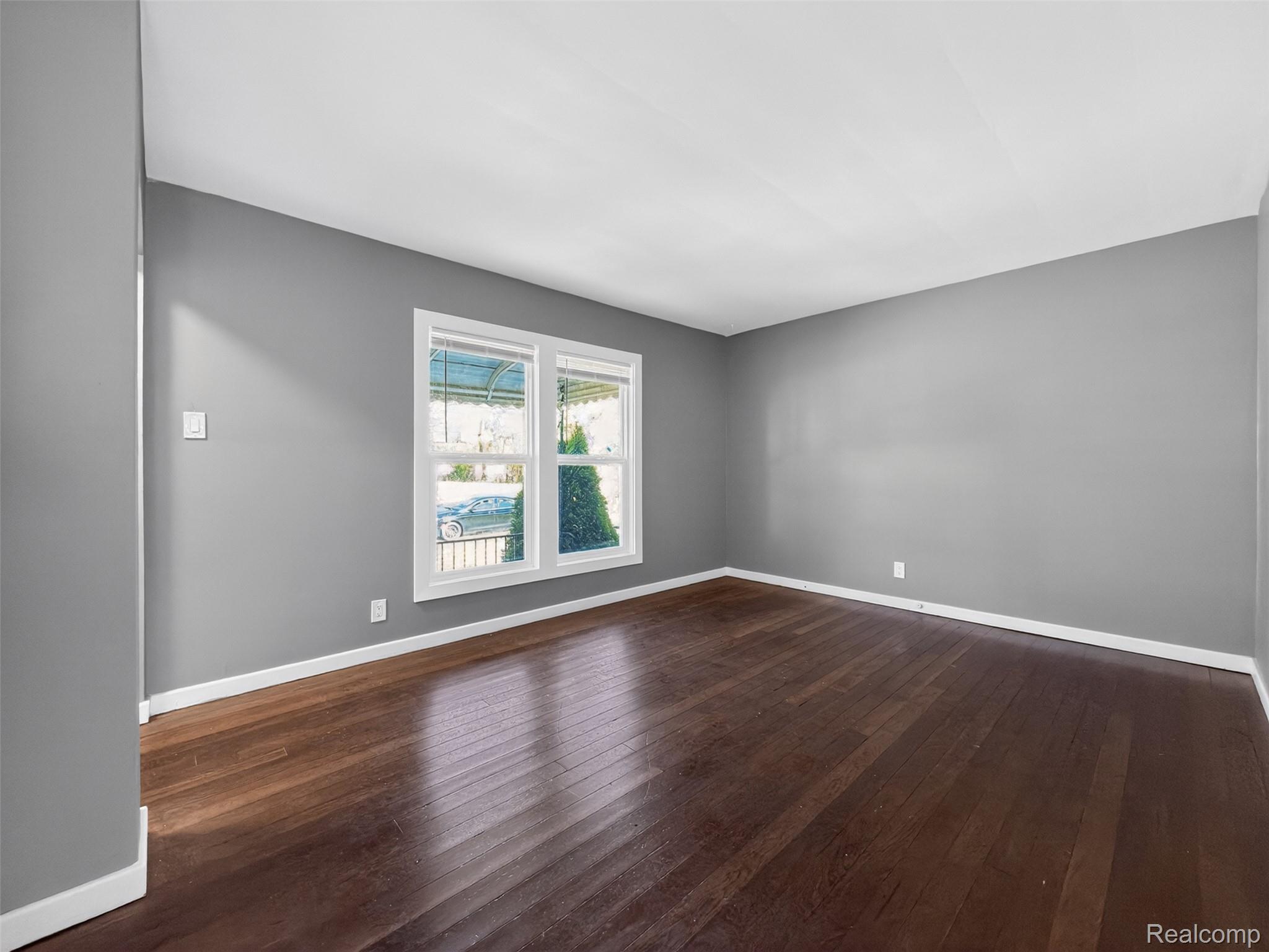 20553 Hamburg Street Property Photo 4