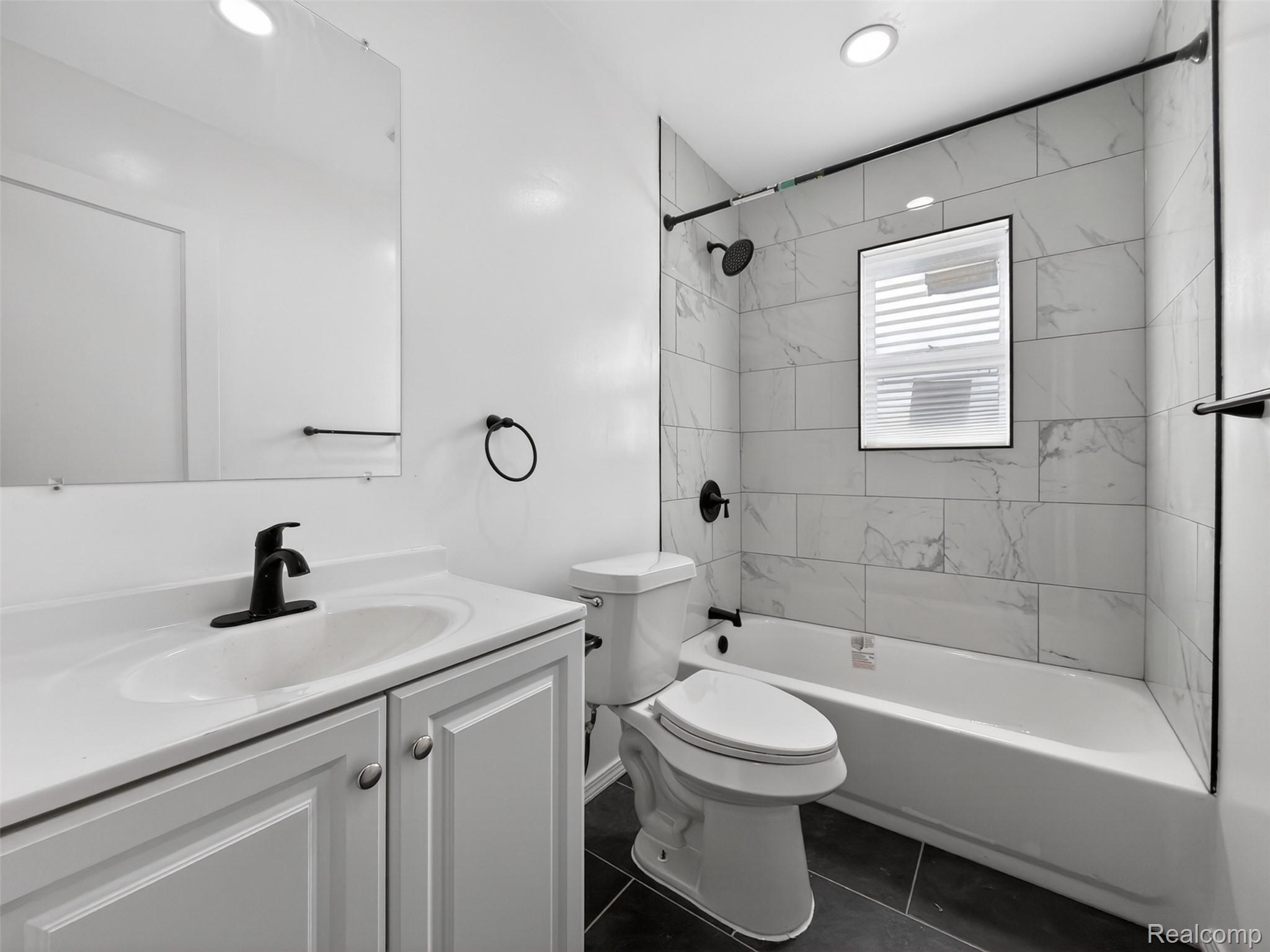 20553 Hamburg Street Property Photo 9