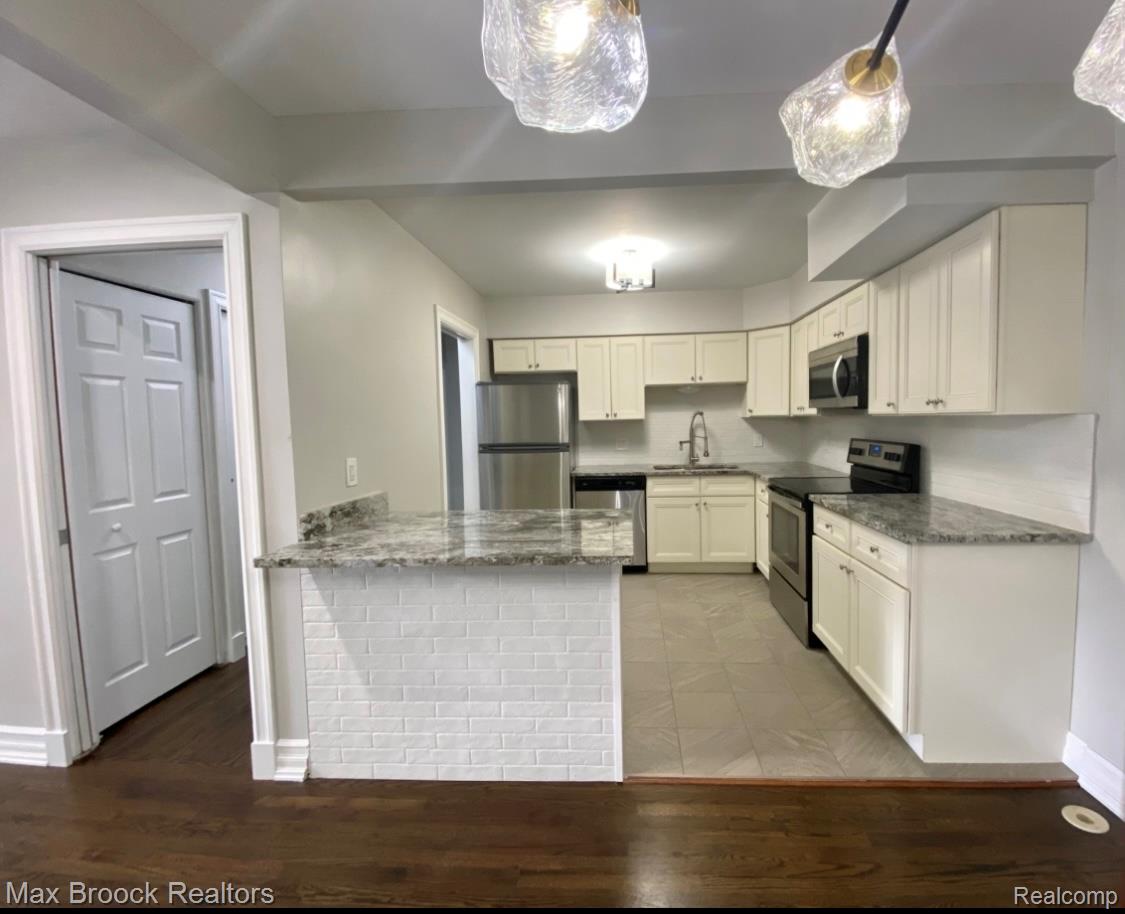 1111 N Old Woodward Avenue 1 Property Photo 8