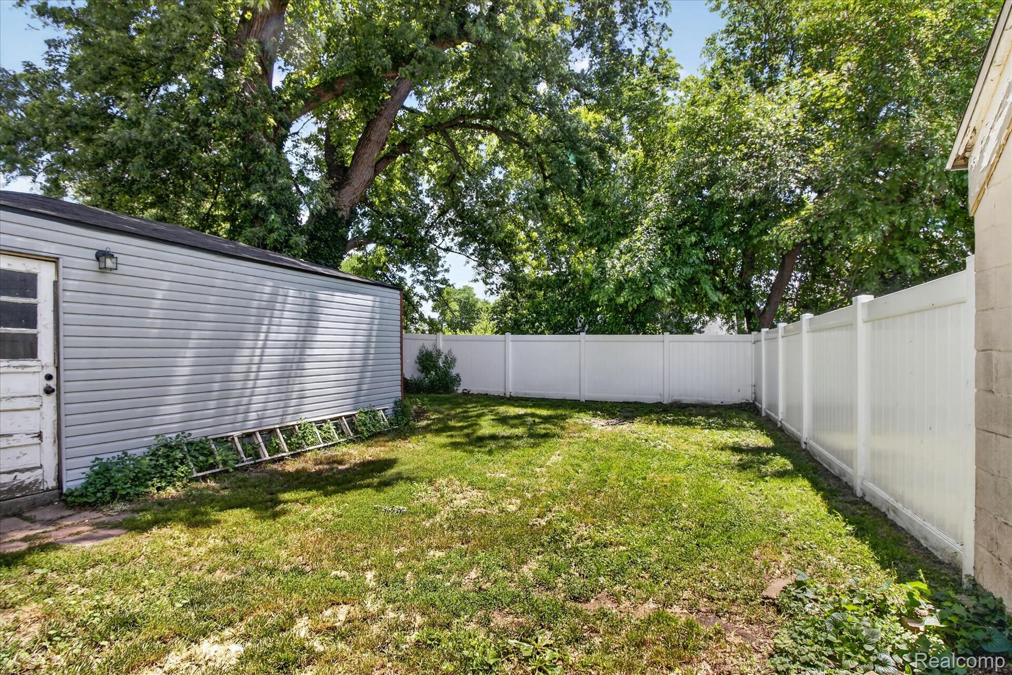 731 Union Street Property Photo 40