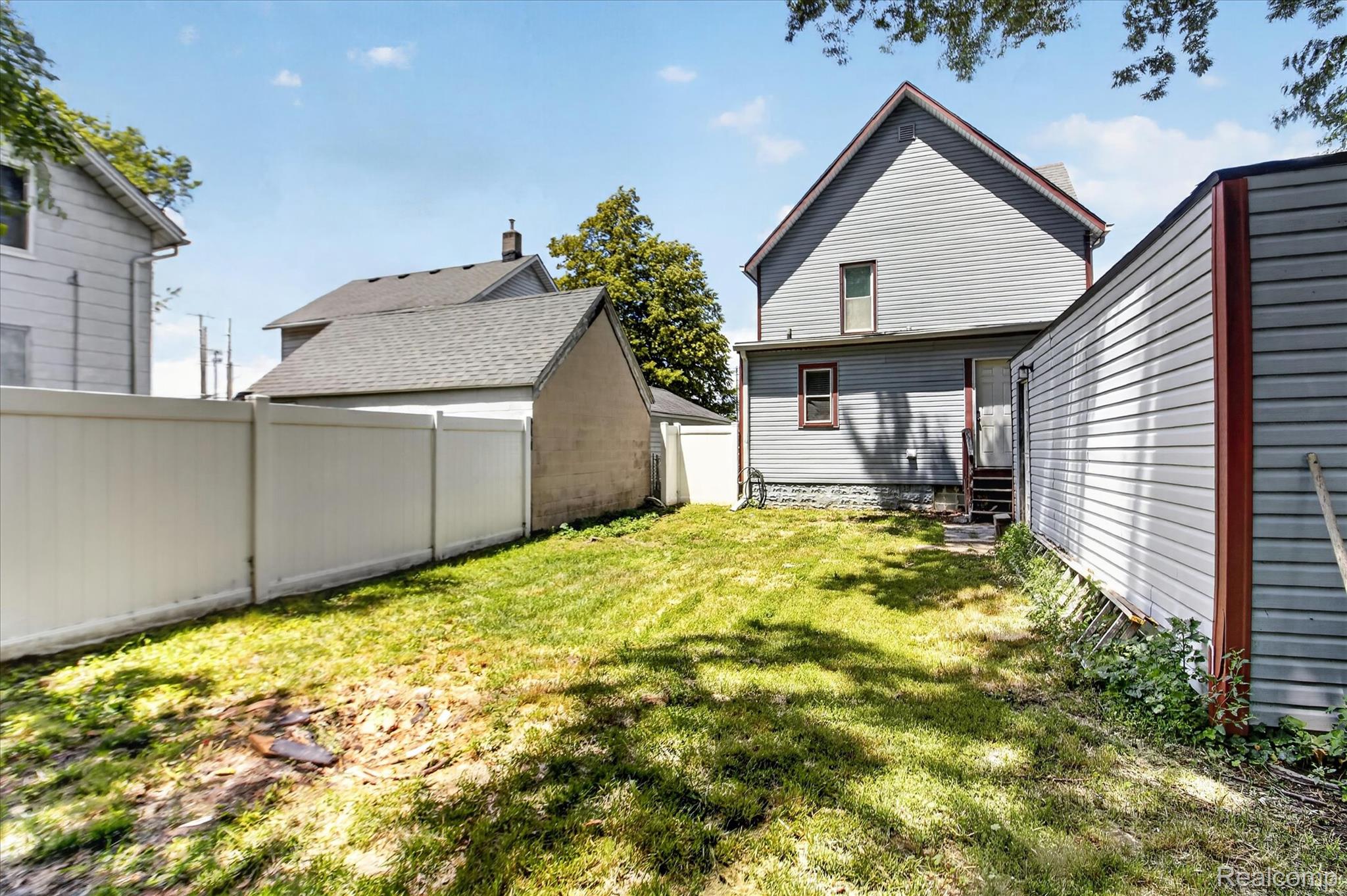 731 Union Street Property Photo 42
