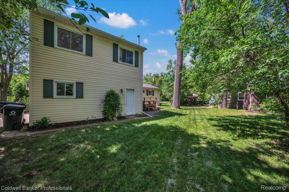 470 Oak Grove Drive Property Photo 3