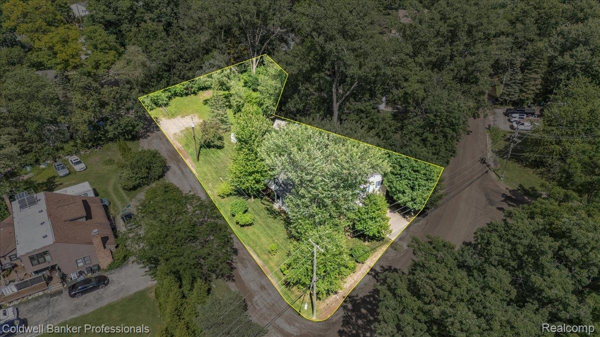 470 Oak Grove Drive Property Photo 6