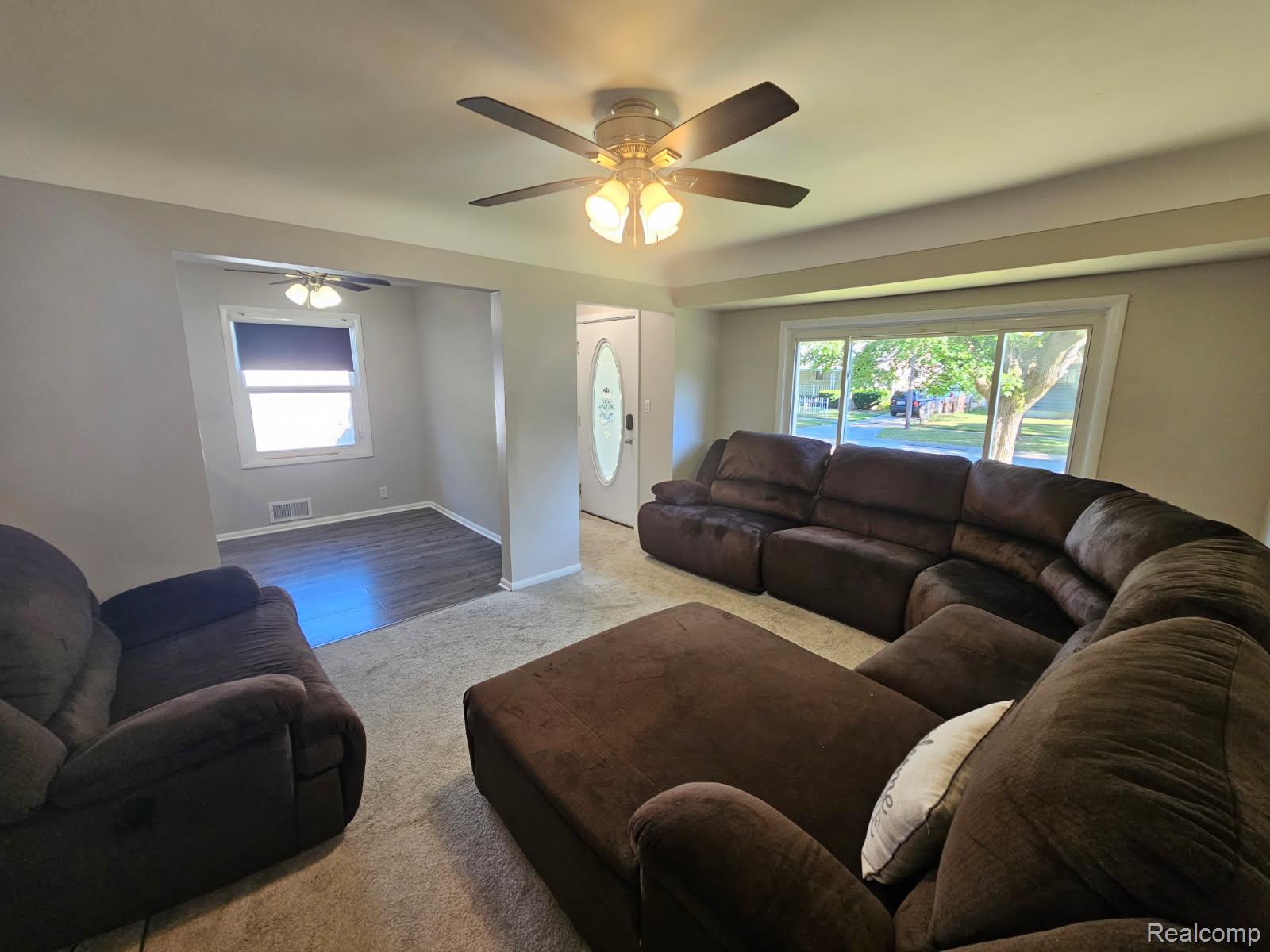 3624 Lynn Street Property Photo 2
