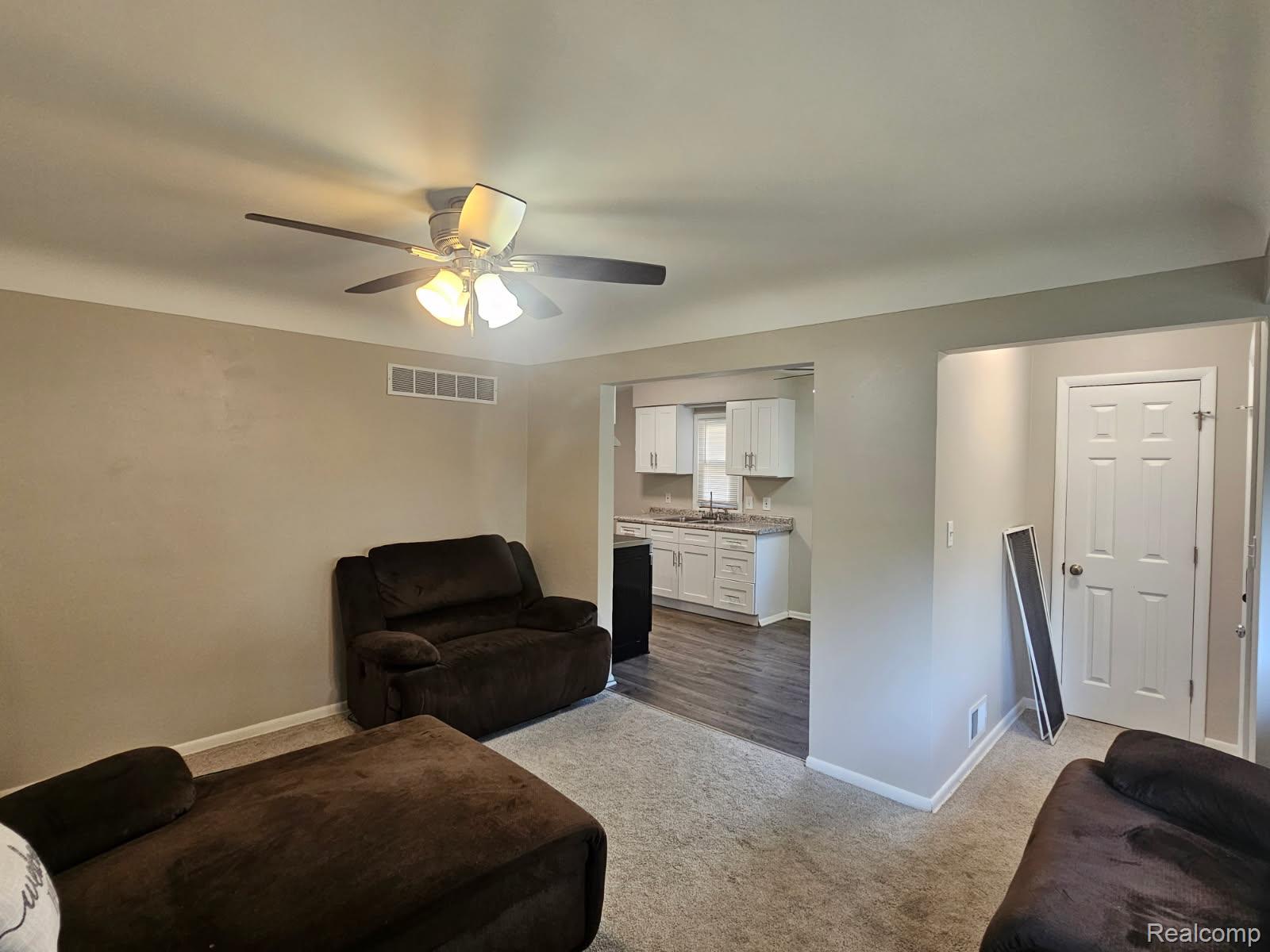 3624 Lynn Street Property Photo 5