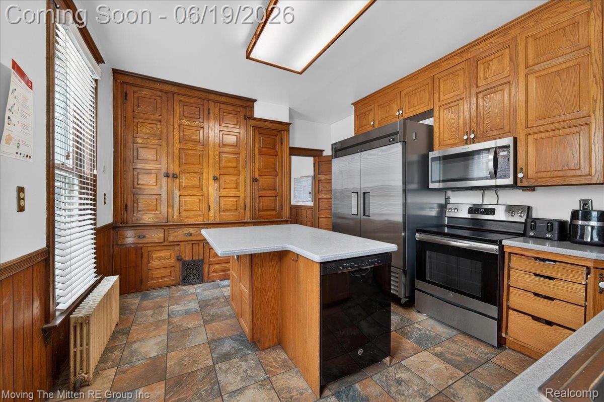 415 W Forest Avenue Property Photo 9