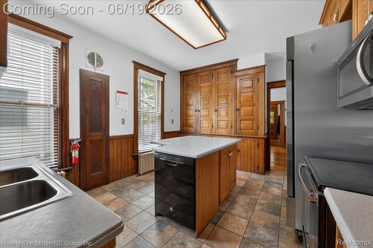 415 W Forest Avenue Property Photo 11