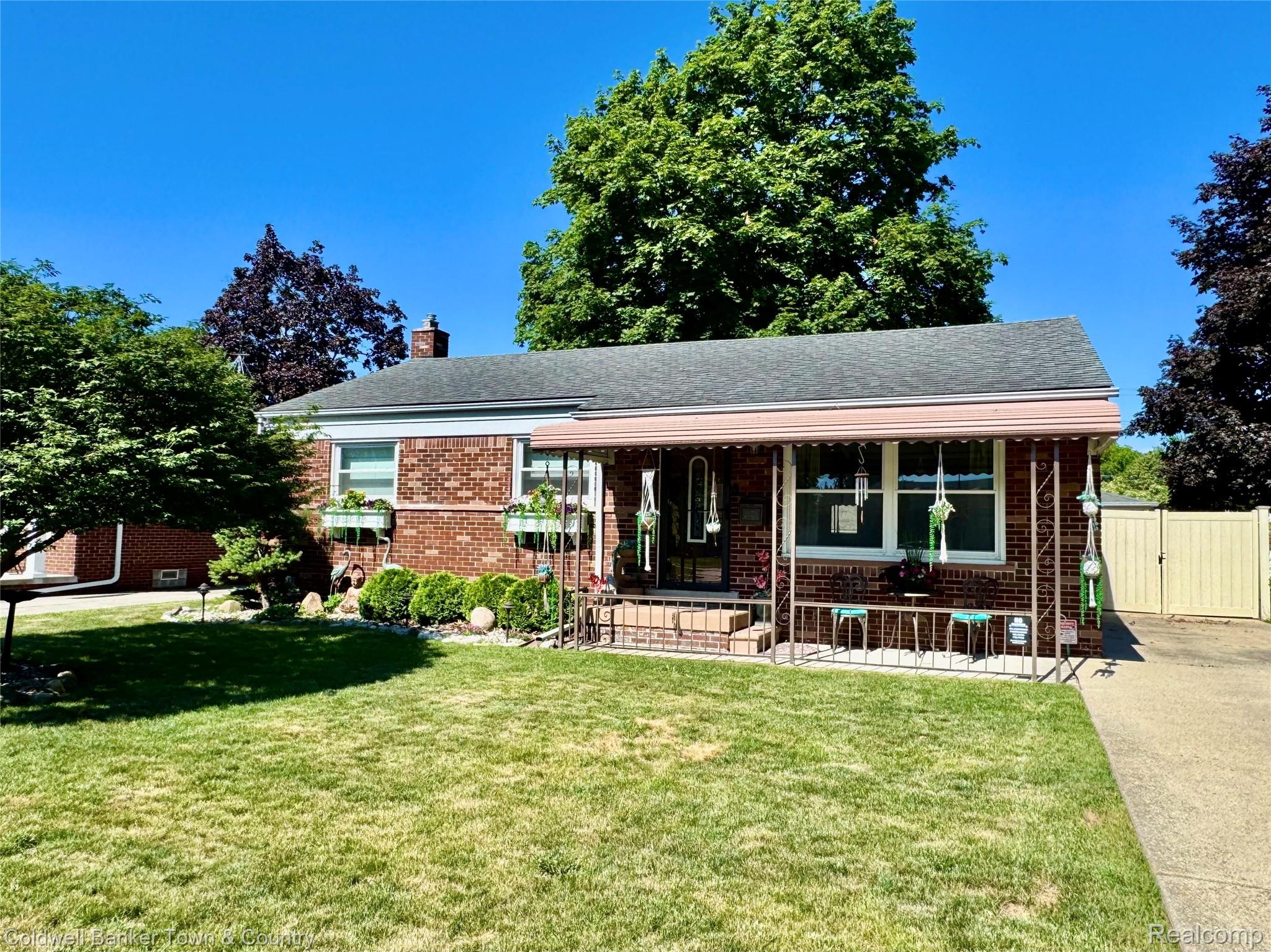 2470 Pinetree Drive Property Photo 1