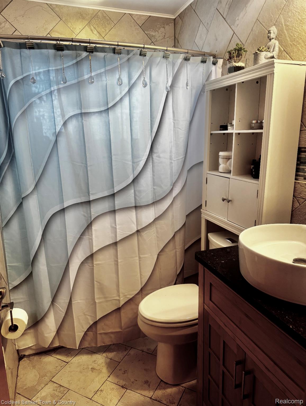 2470 Pinetree Drive Property Photo 8