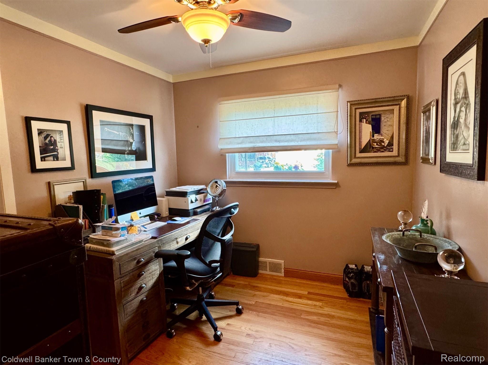 2470 Pinetree Drive Property Photo 11