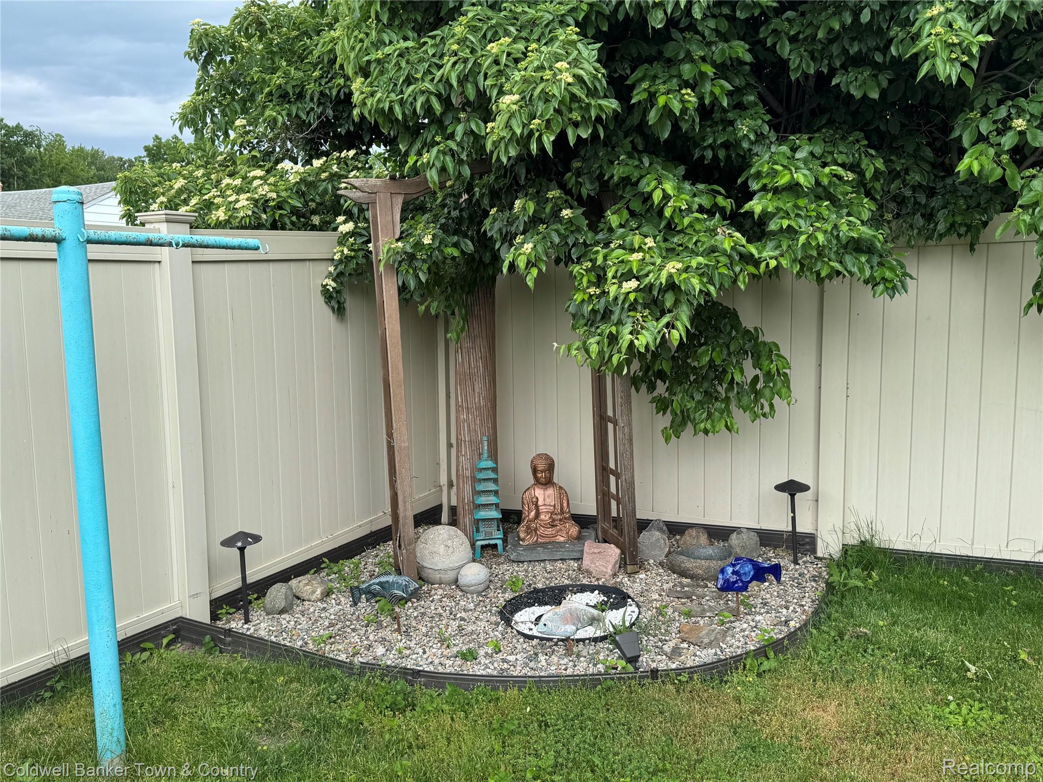 2470 Pinetree Drive Property Photo 12