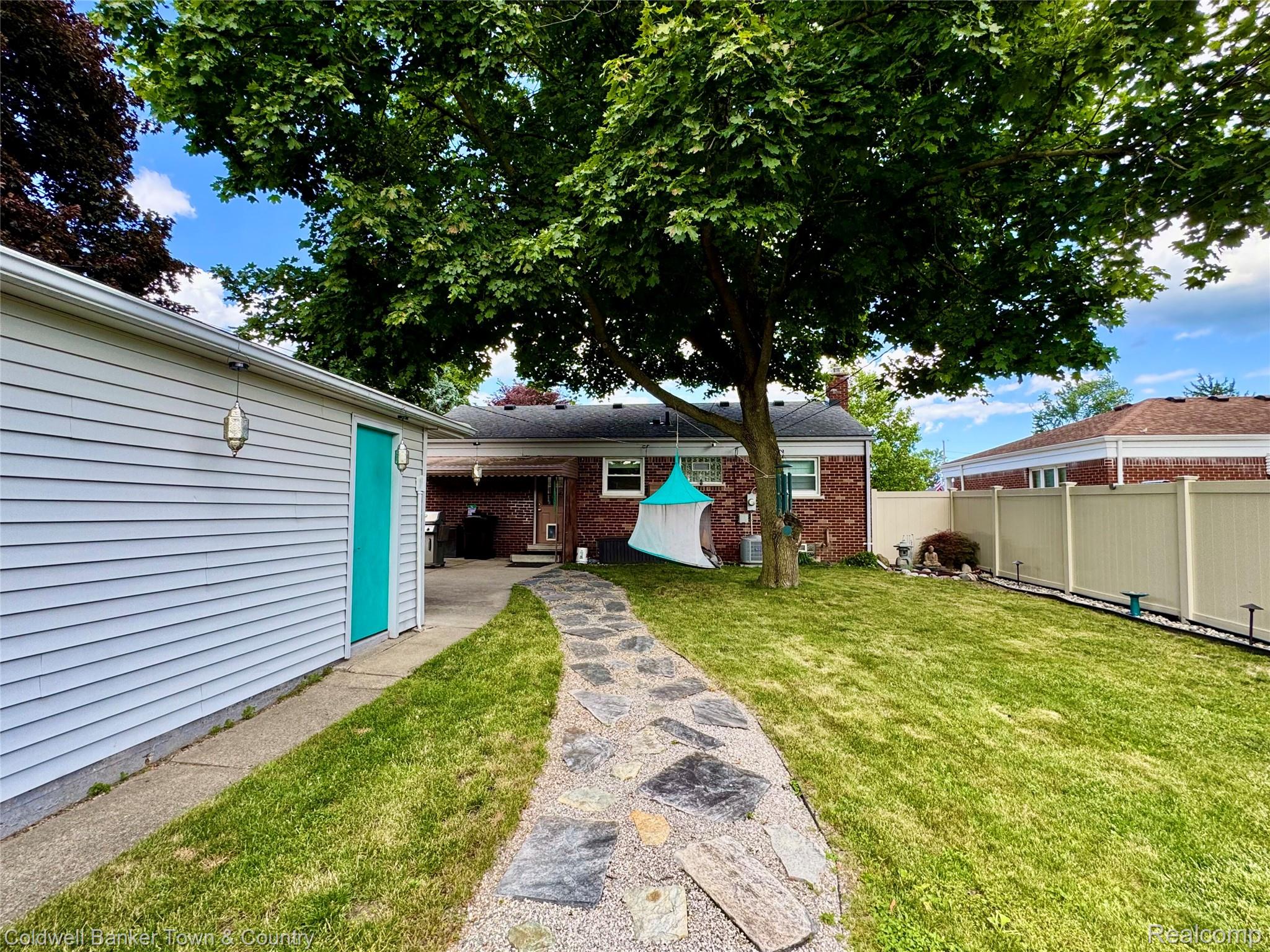 2470 Pinetree Drive Property Photo 14