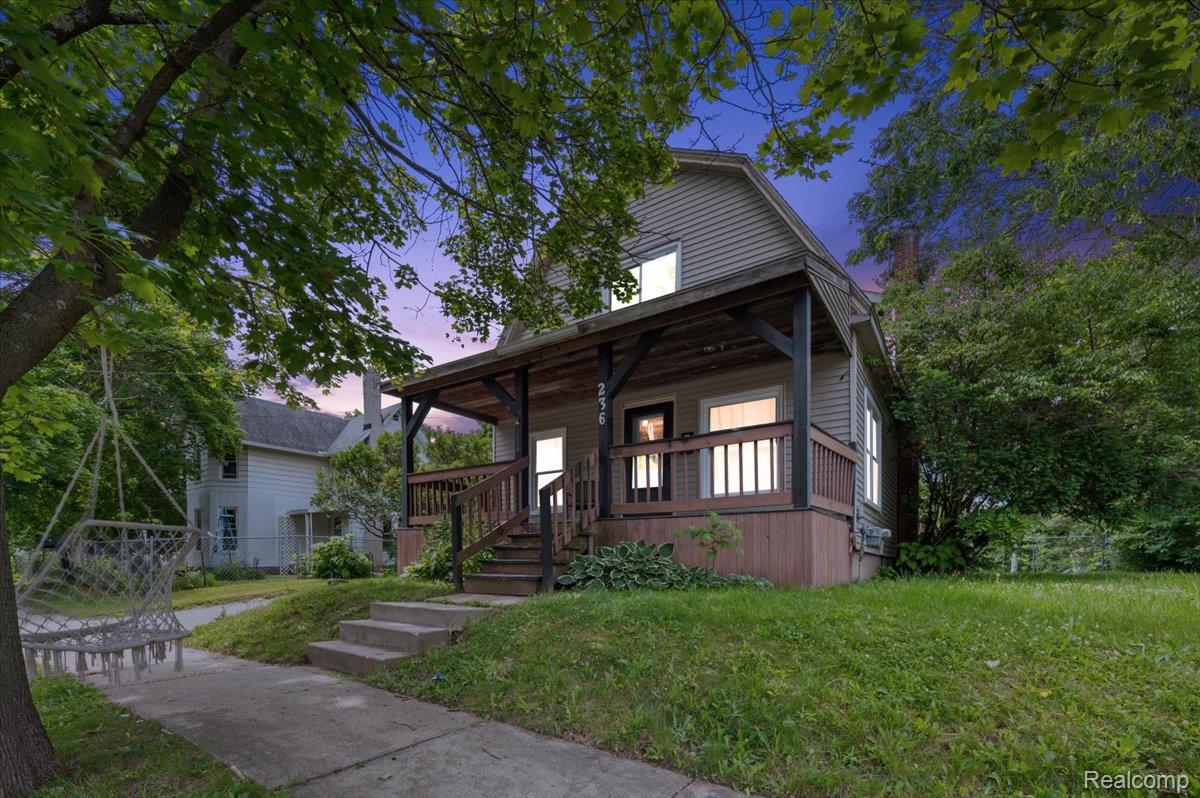 236 Lynn Street Property Photo 1