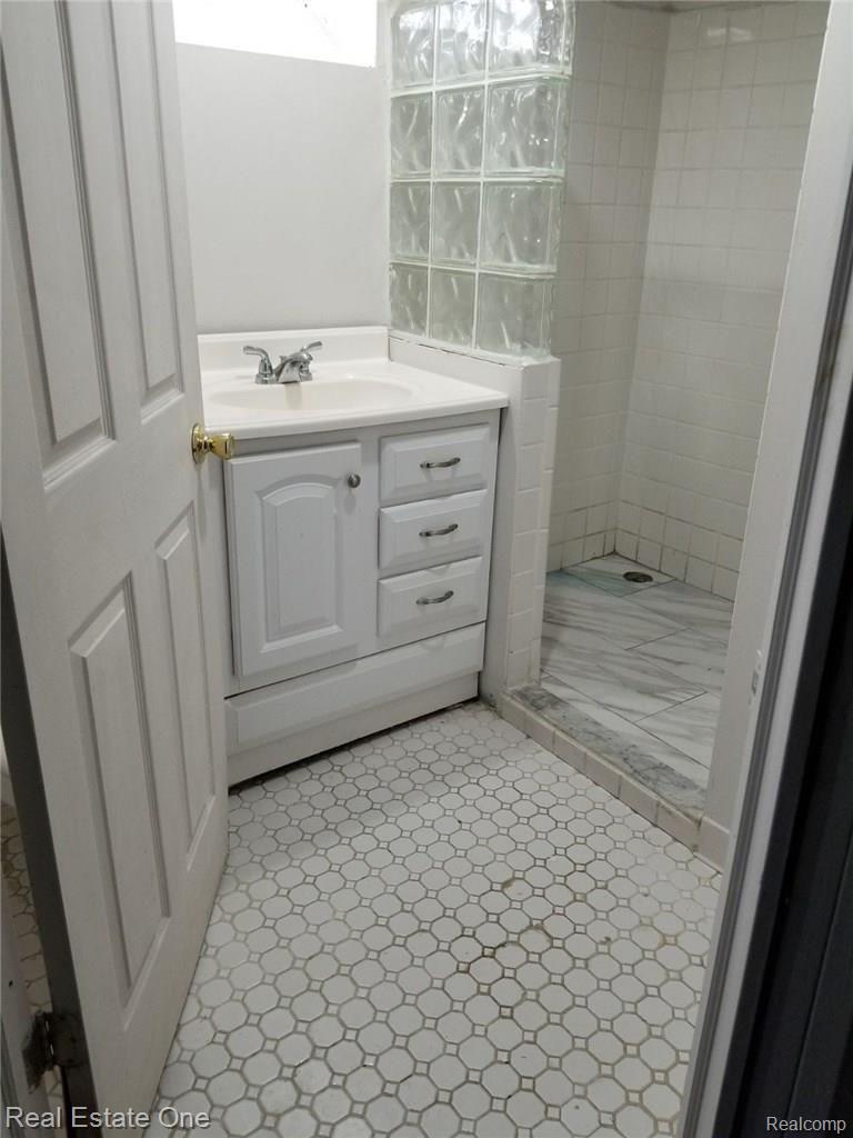 7343 Grandmont Avenue Property Photo 5