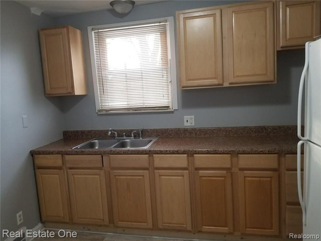 7343 Grandmont Avenue Property Photo 6