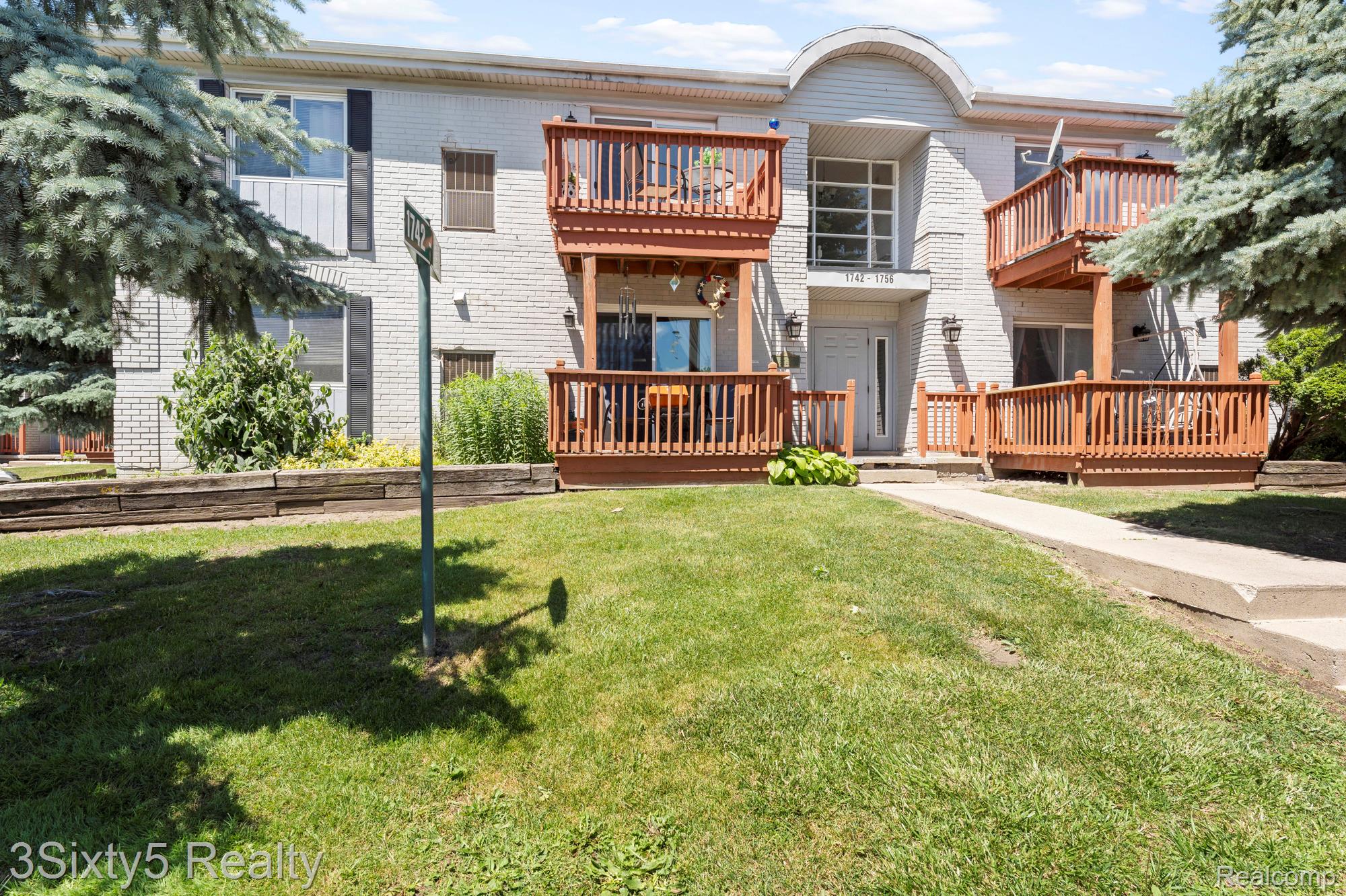1756 Fort Street Property Photo 1