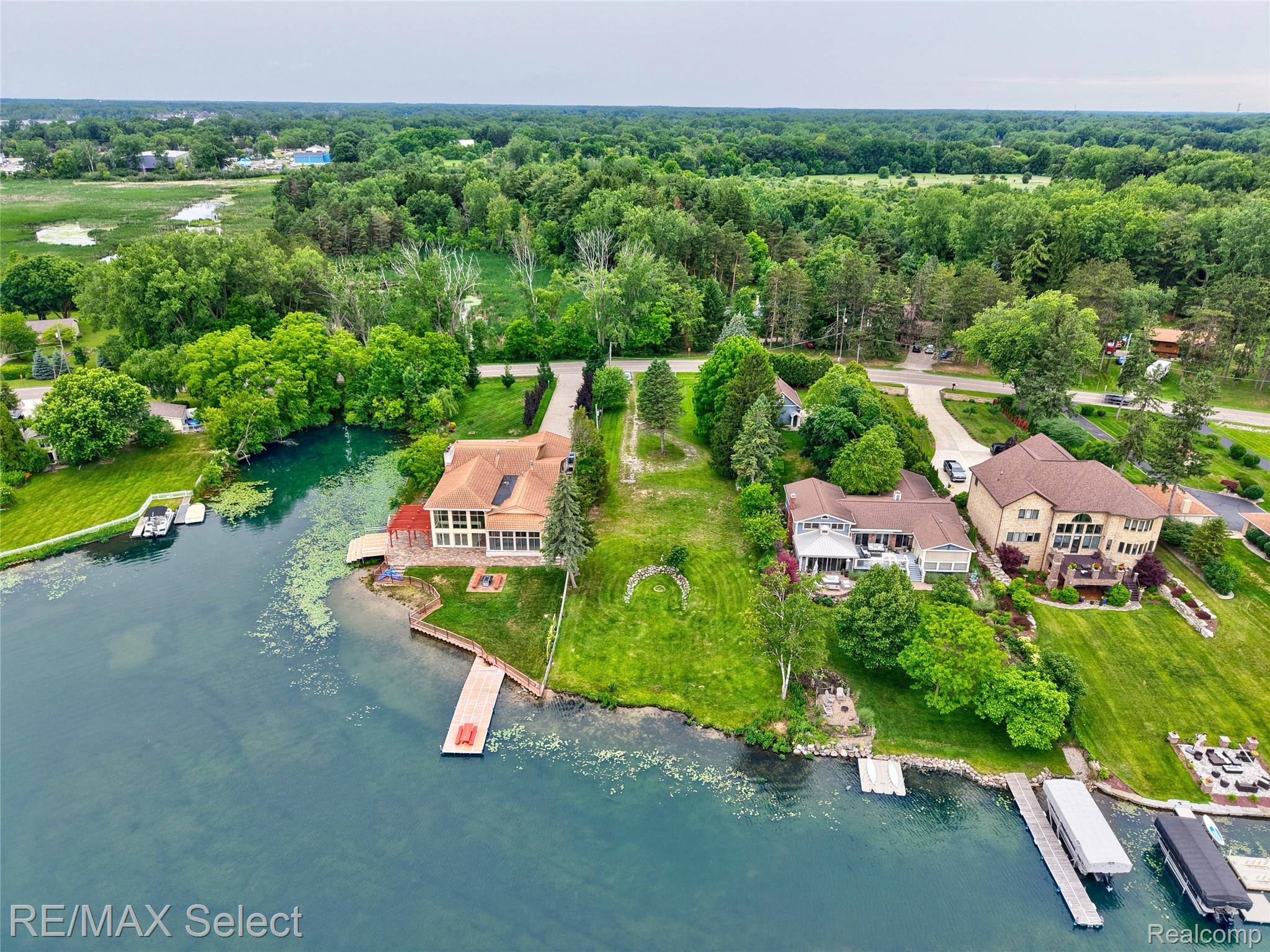 14189 Swanee Beach Drive Property Photo 2