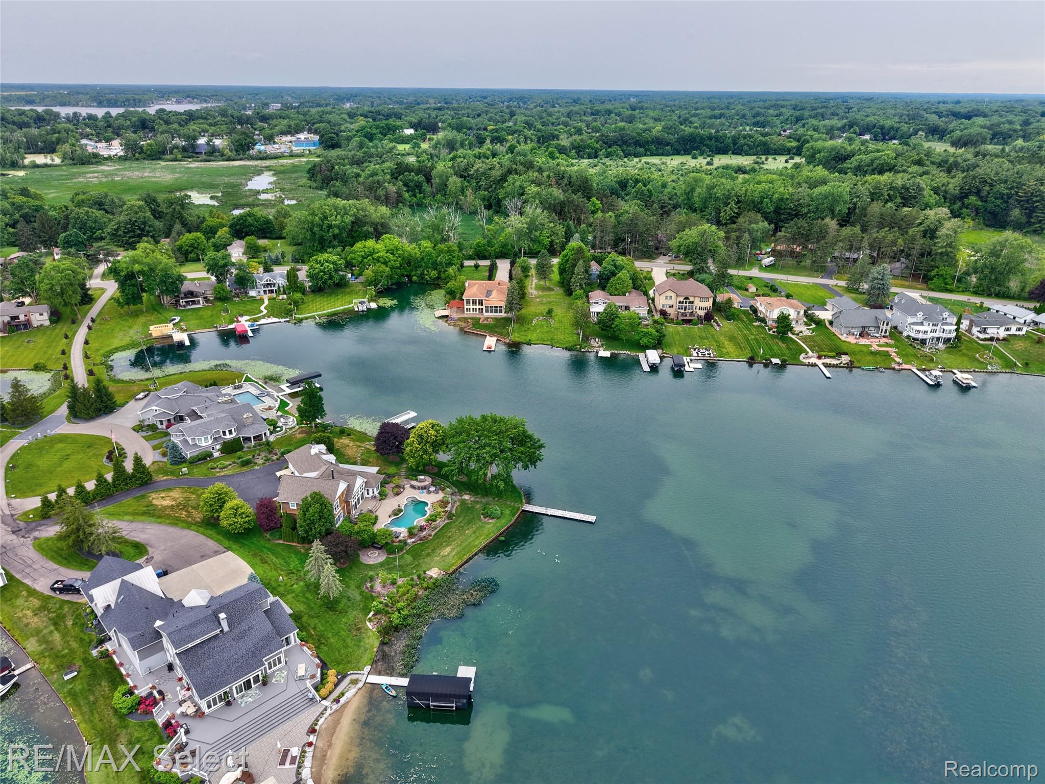 14189 Swanee Beach Drive Property Photo 8