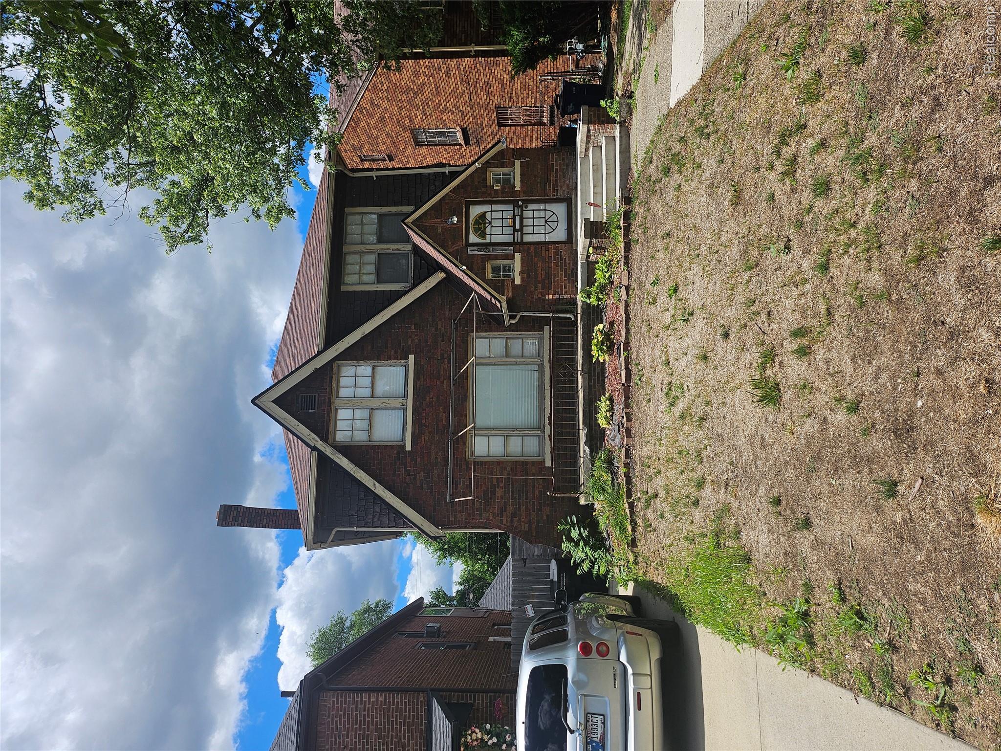 18071 Pennington Drive Property Photo 1
