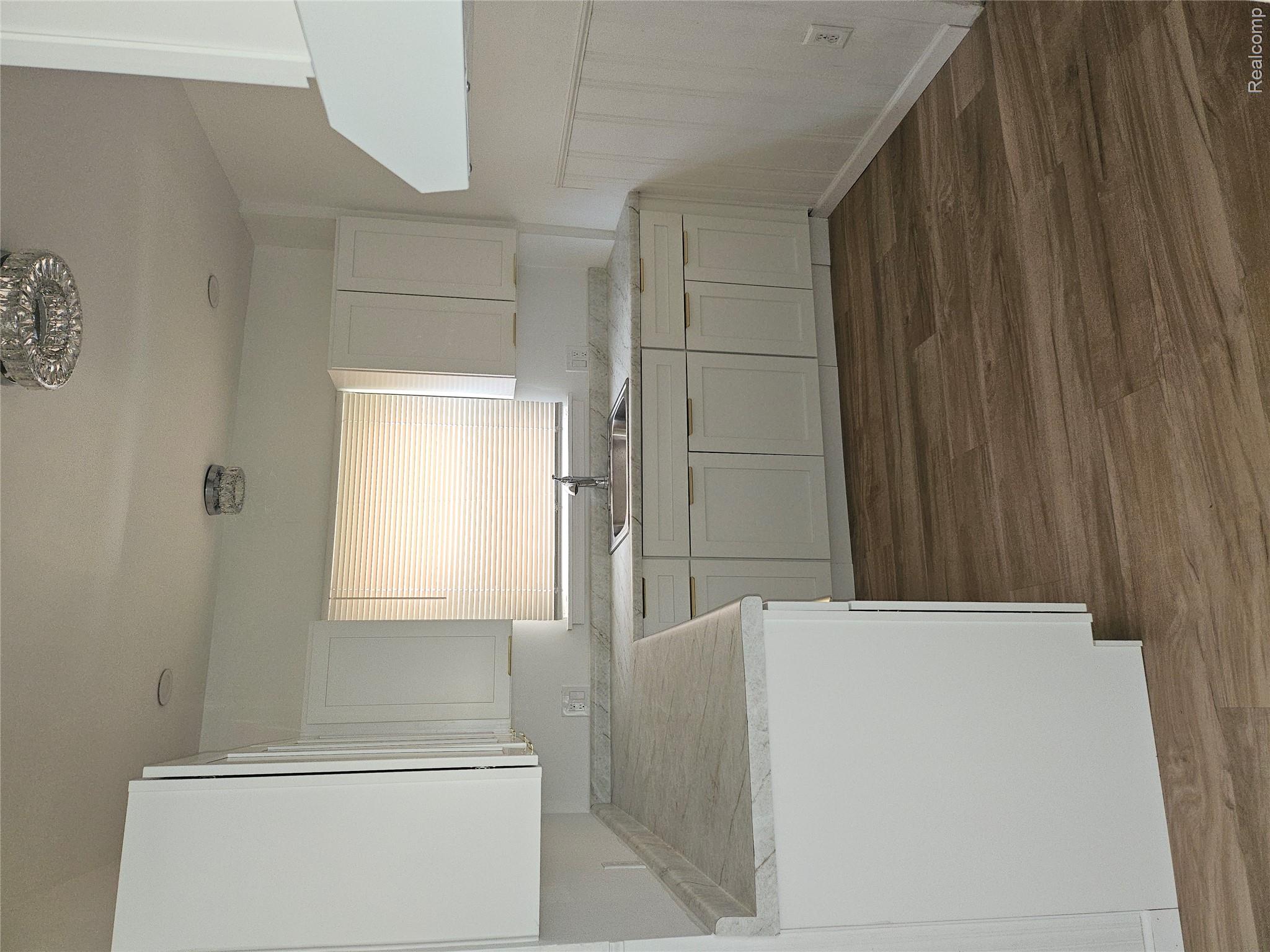 18071 Pennington Drive Property Photo 8