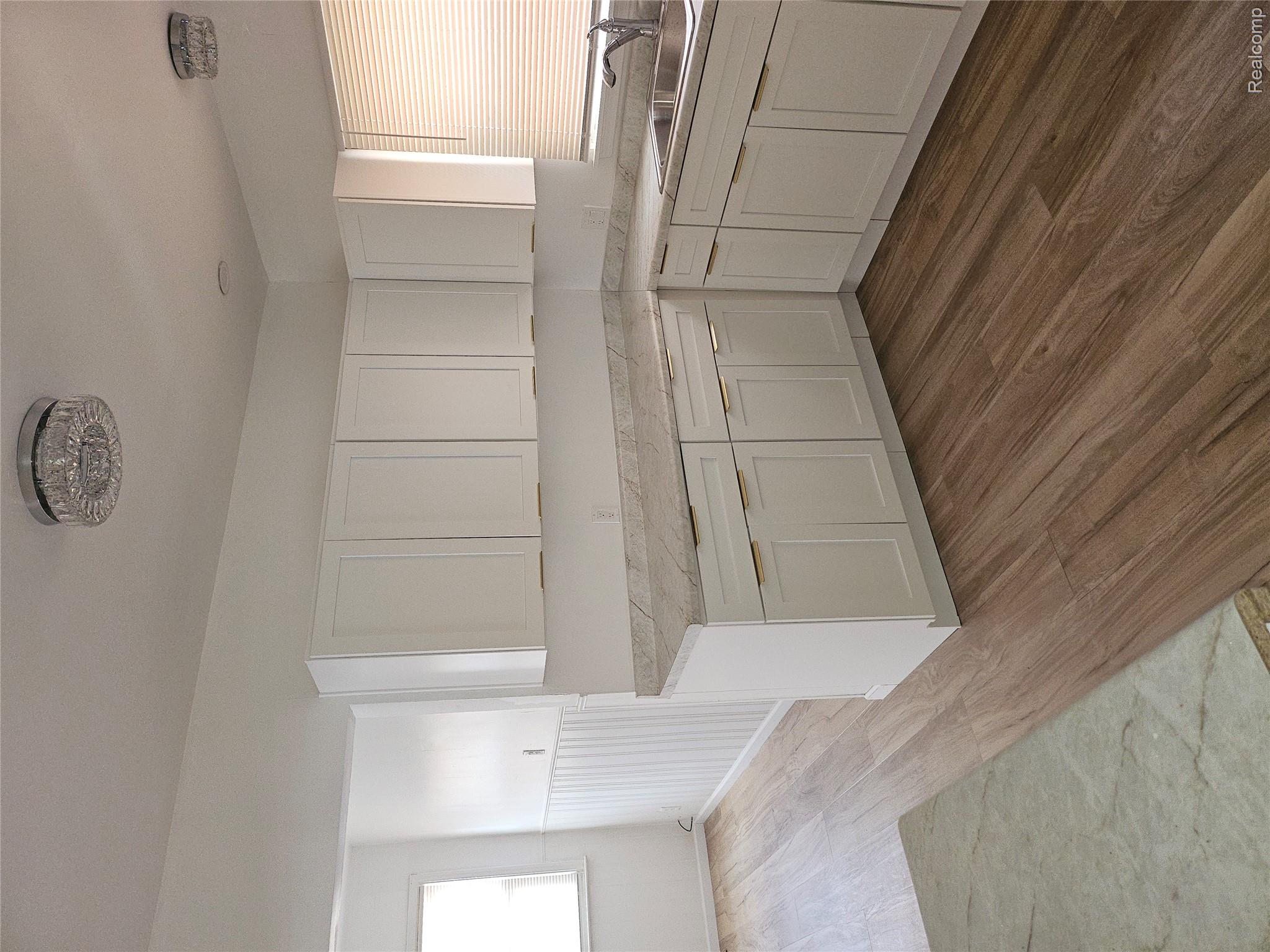 18071 Pennington Drive Property Photo 9