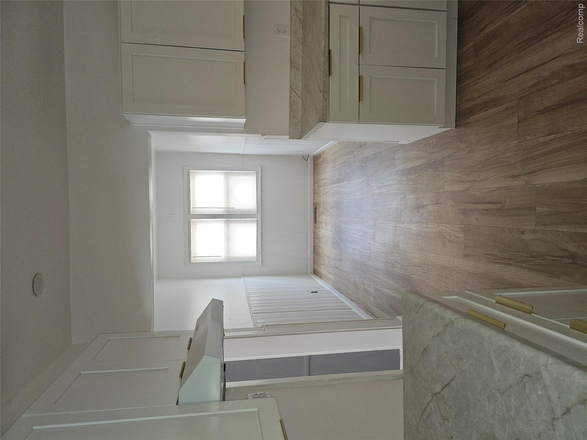 18071 Pennington Drive Property Photo 10