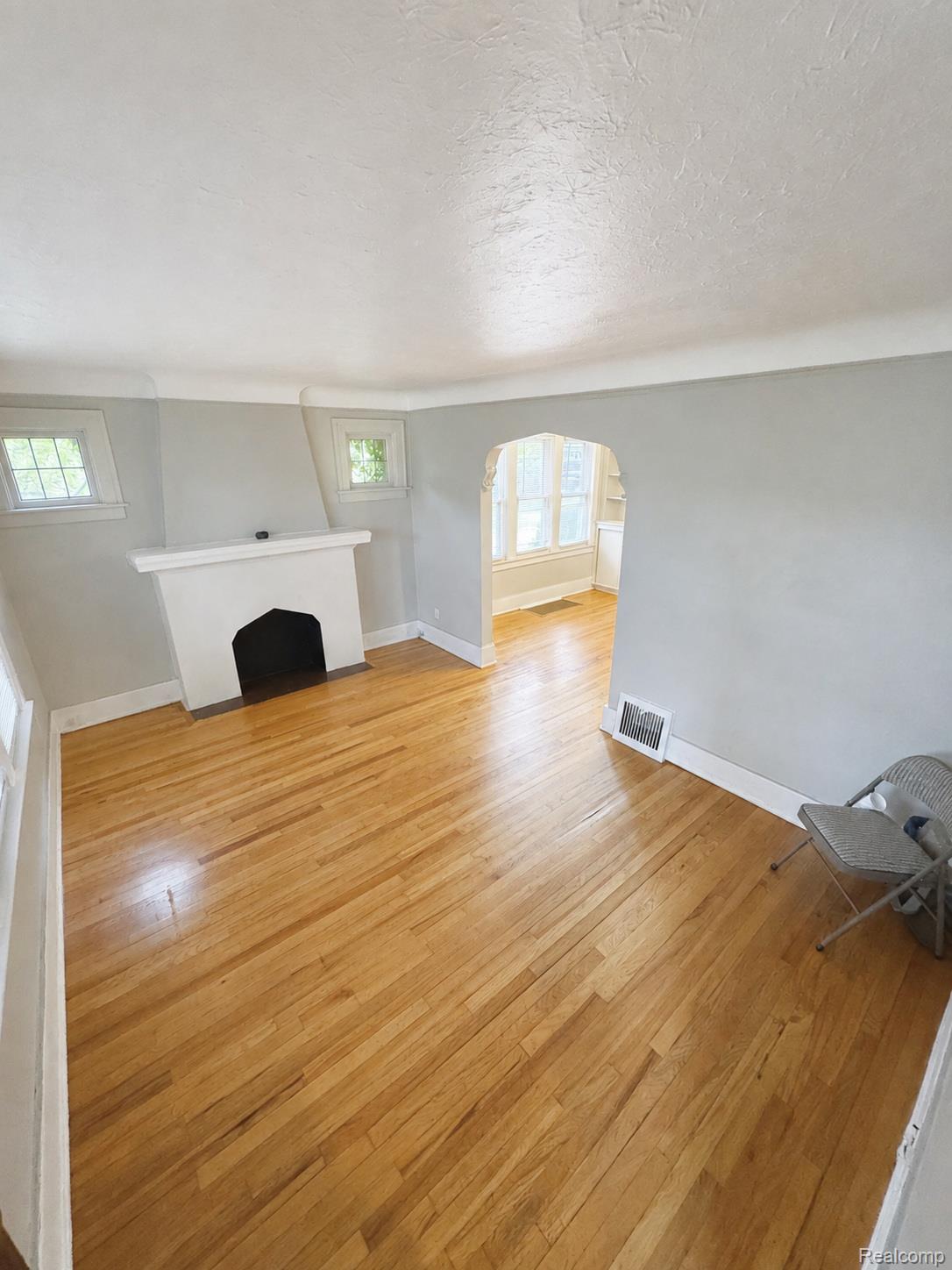 903 E 3rd Street Property Photo 4