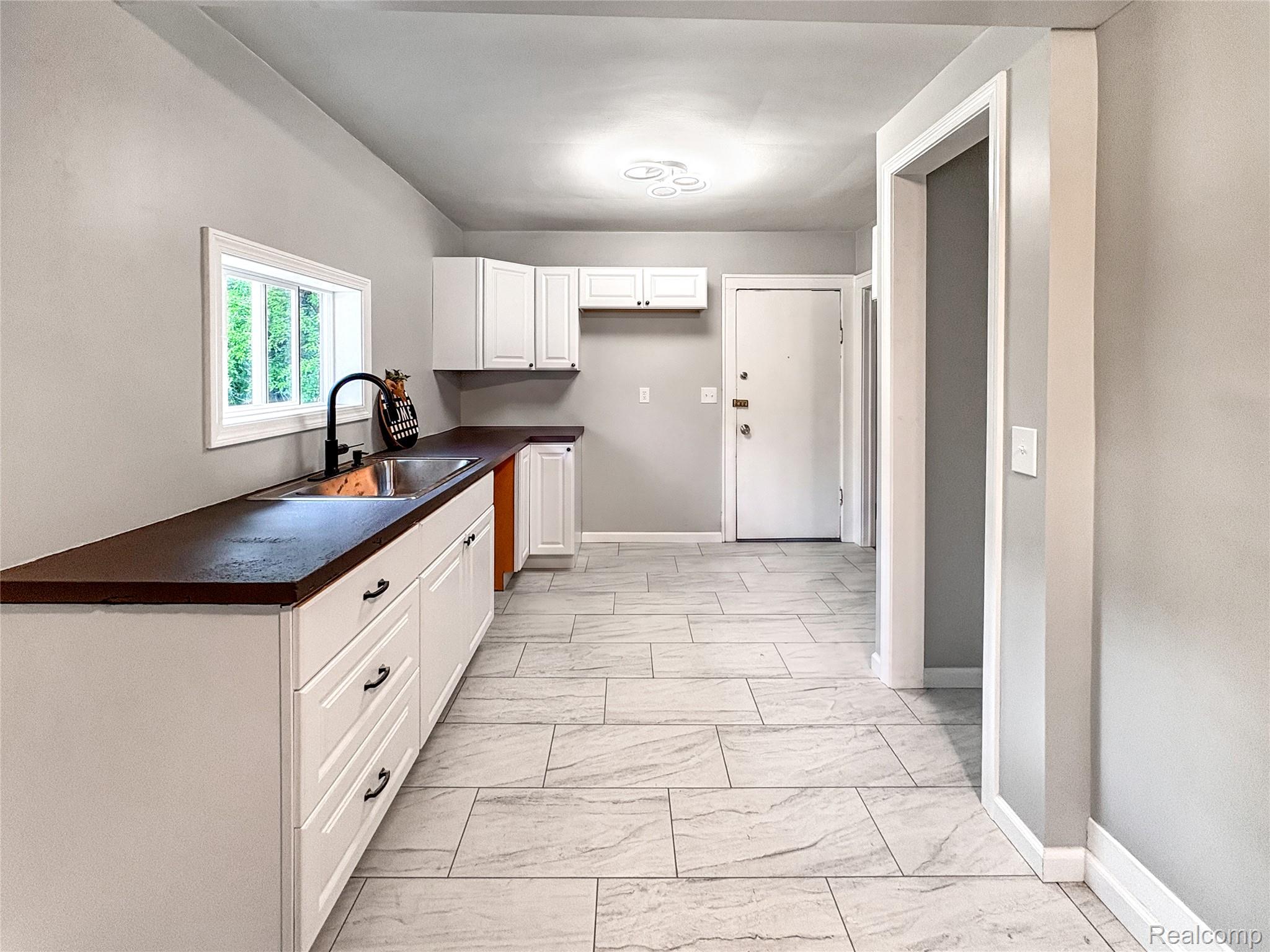 1114 Christopher Street Property Photo 4