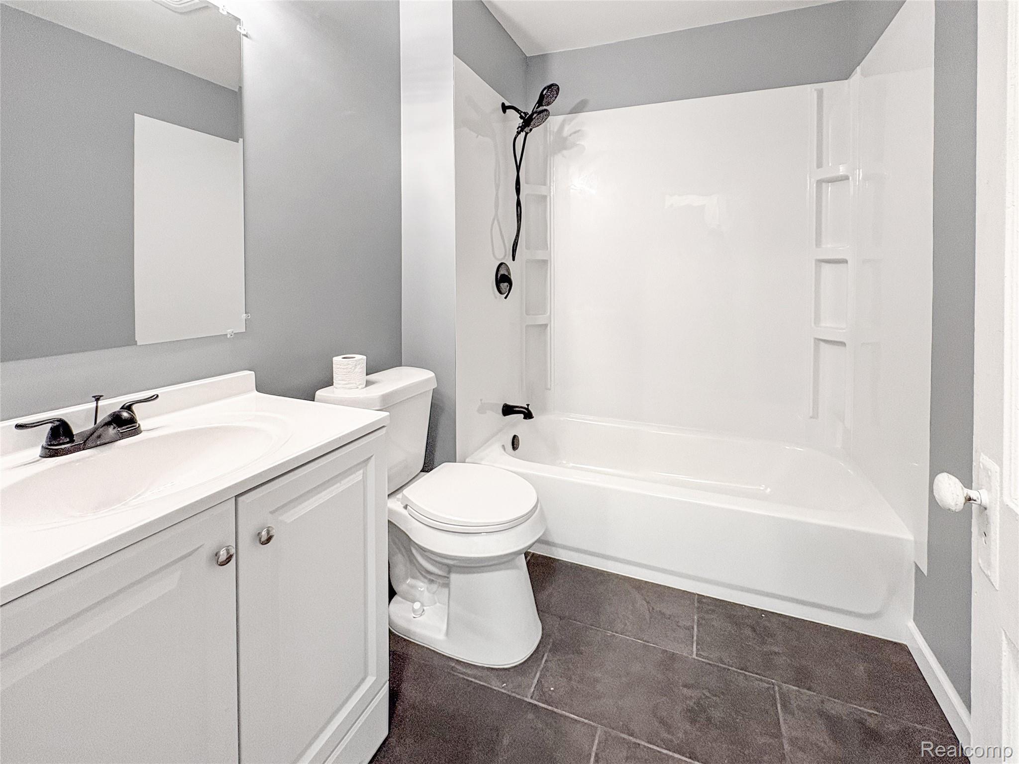 1114 Christopher Street Property Photo 10