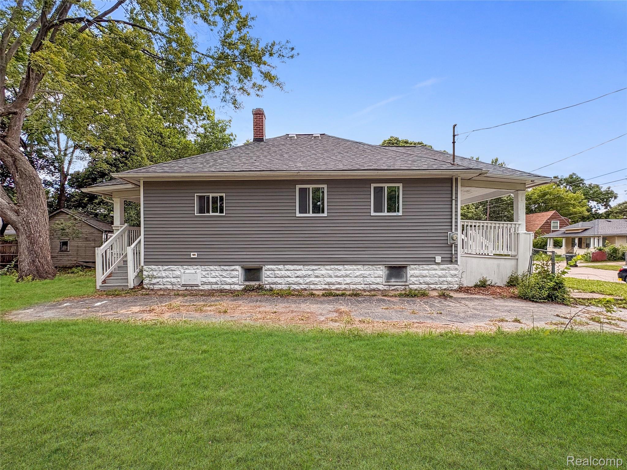 1114 Christopher Street Property Photo 15