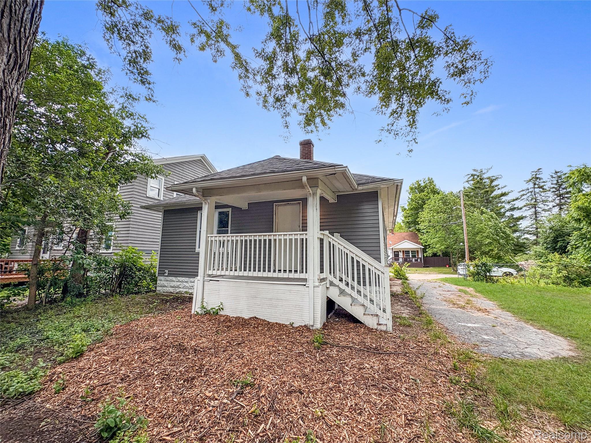 1114 Christopher Street Property Photo 16