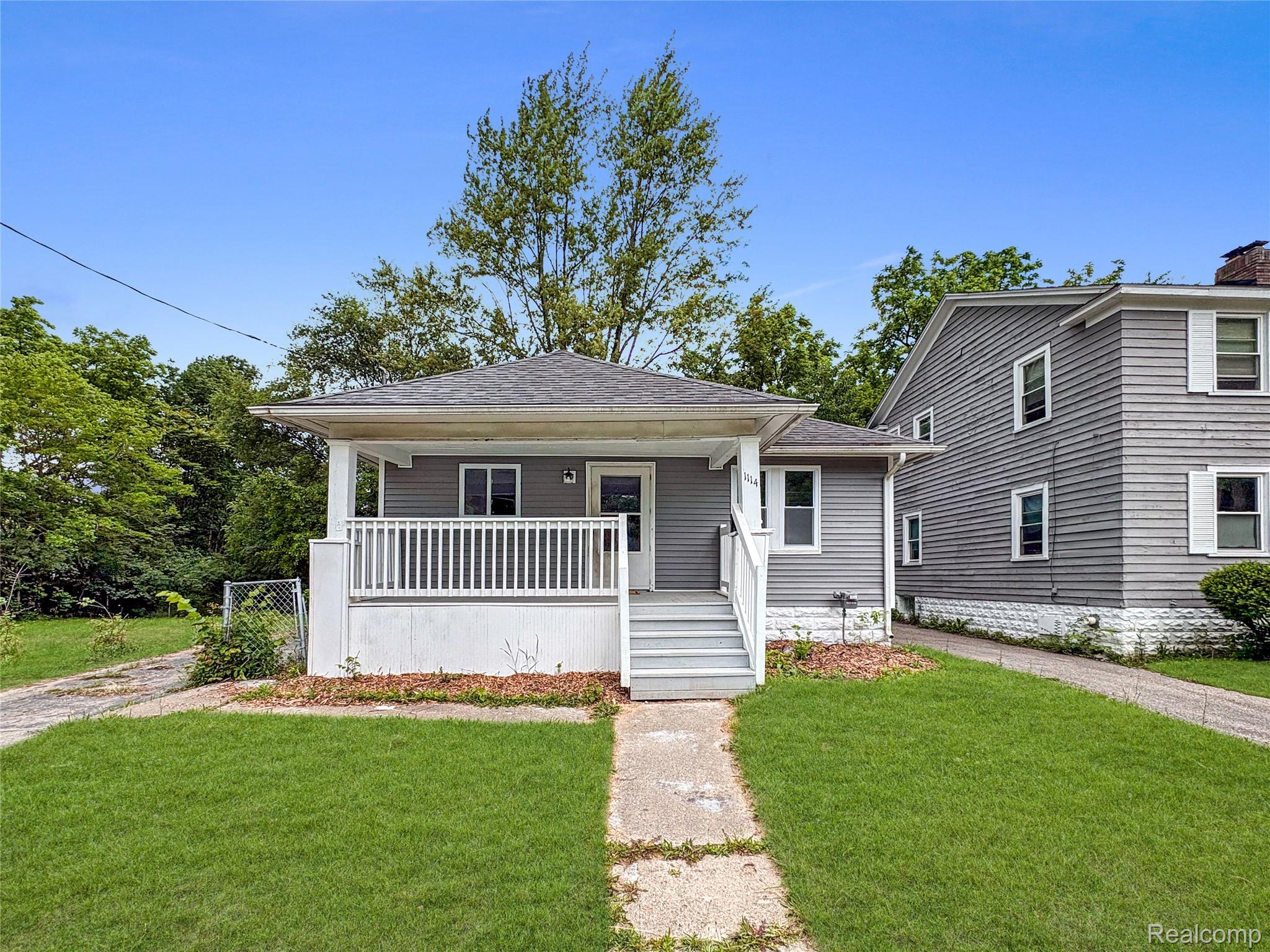 1114 Christopher Street Property Photo 20