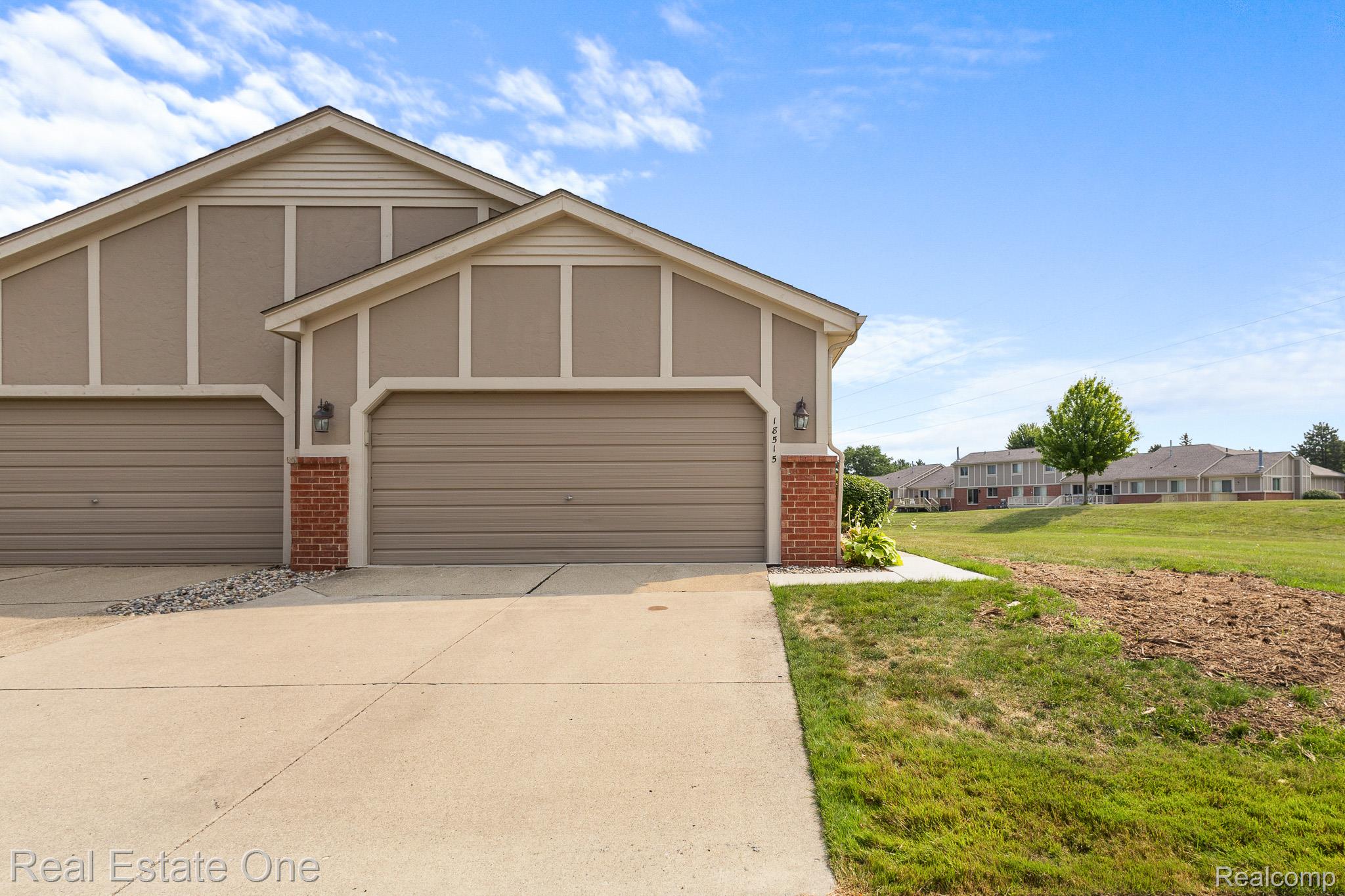 18515 Brookside Lane 16 Property Photo 3