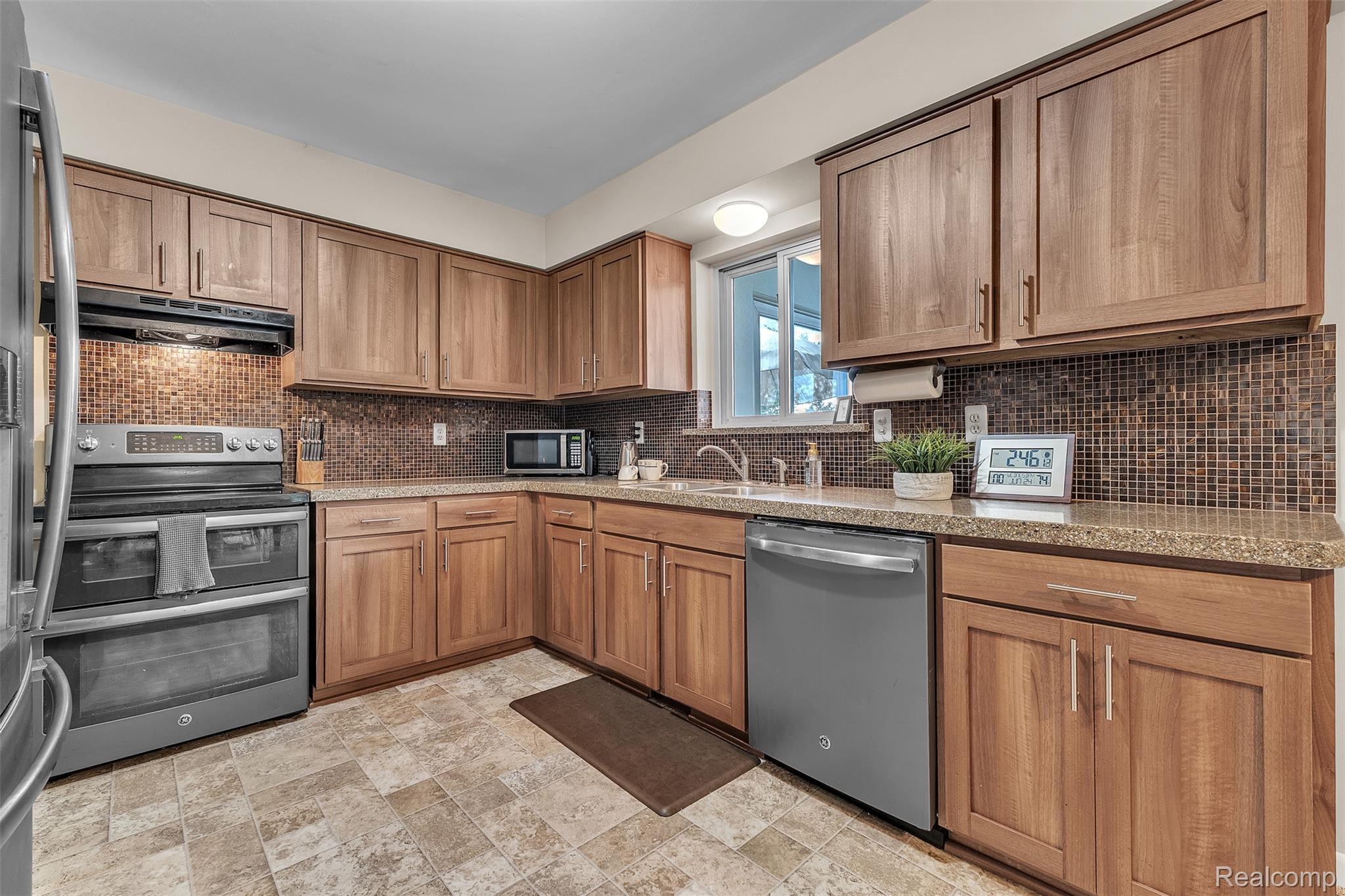 2276 Webster Park Drive Property Photo 14