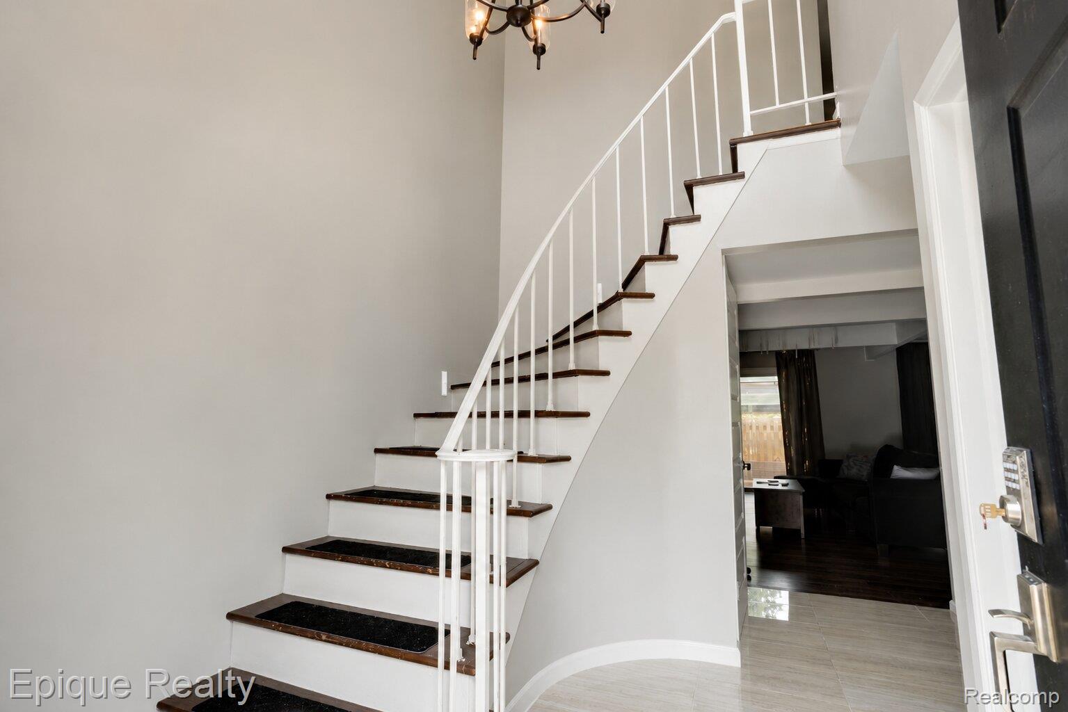 37525 Charter Oaks Boulevard Property Photo 2