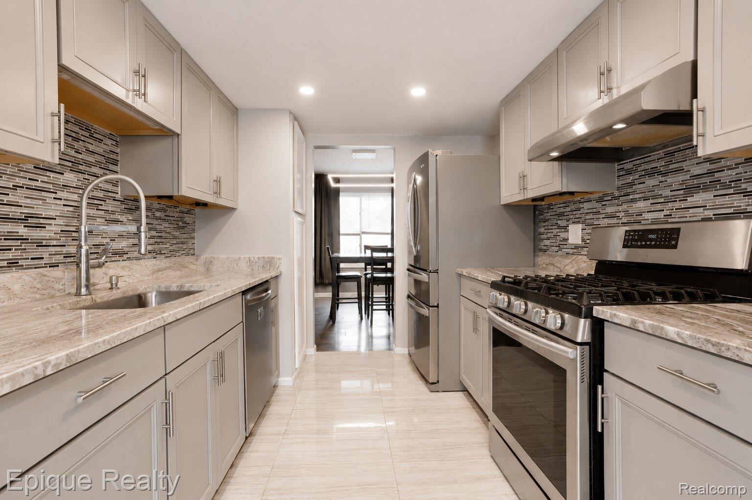 37525 Charter Oaks Boulevard Property Photo 4