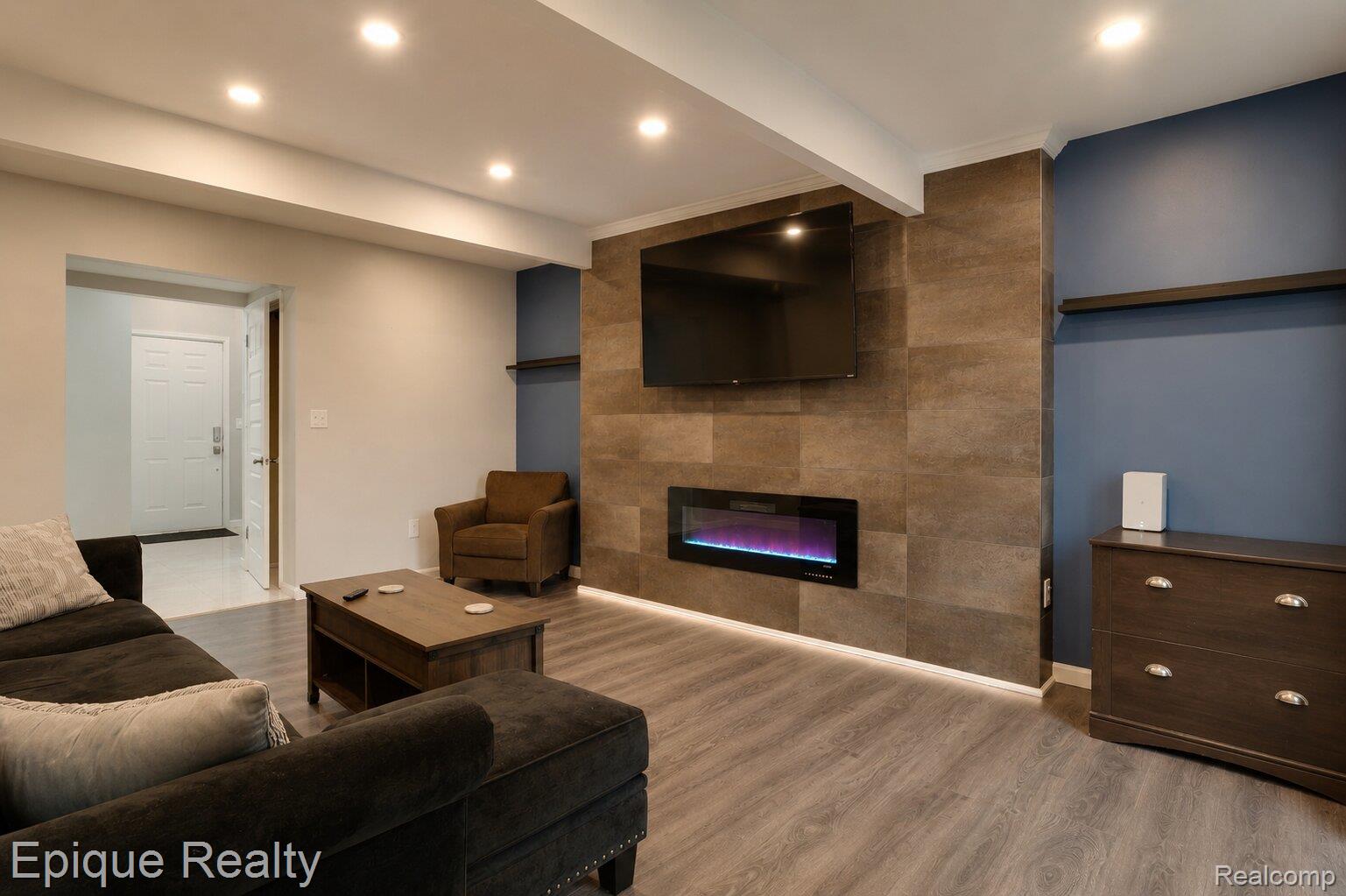 37525 Charter Oaks Boulevard Property Photo 10