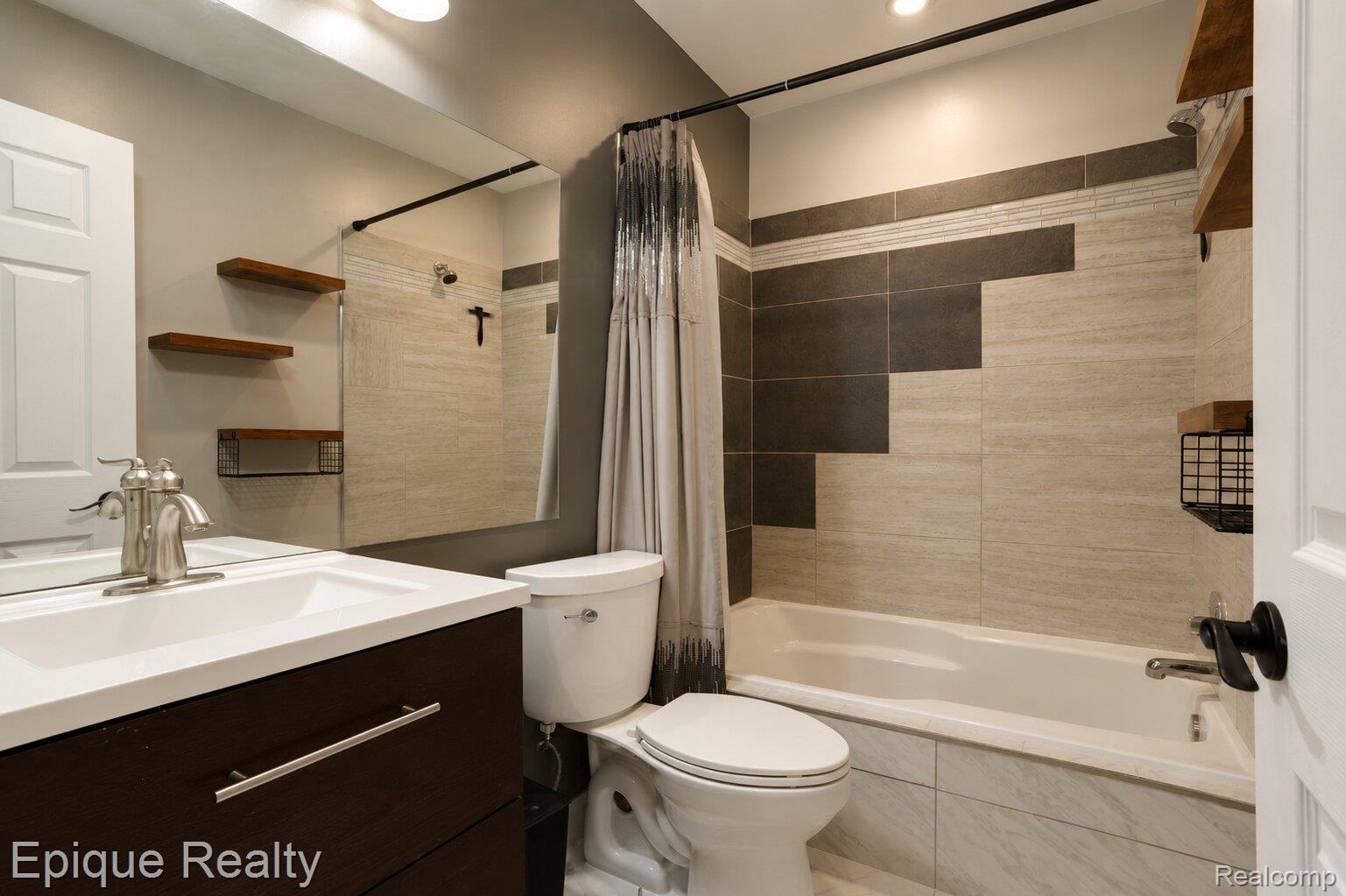 37525 Charter Oaks Boulevard Property Photo 16