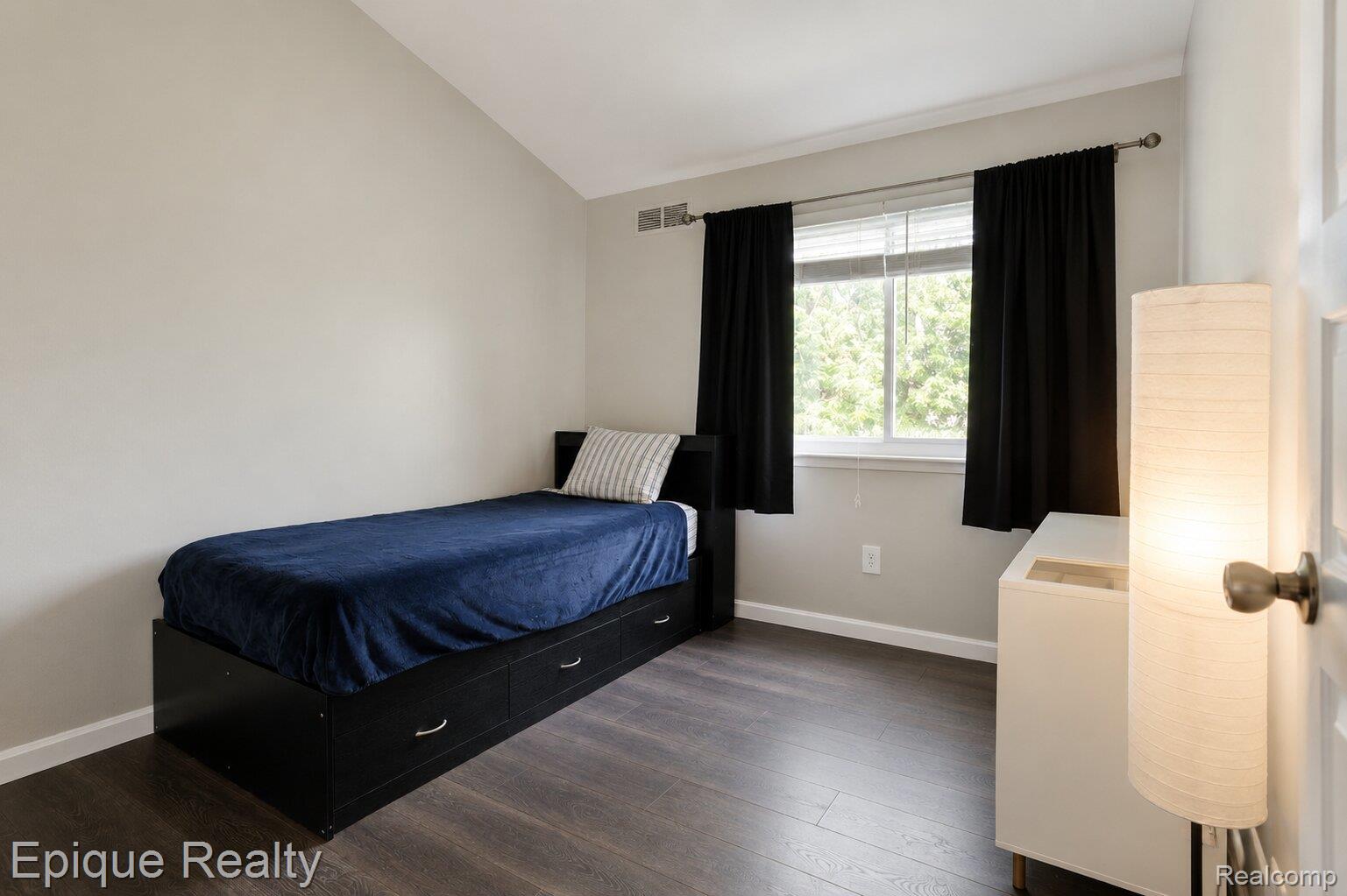 37525 Charter Oaks Boulevard Property Photo 17