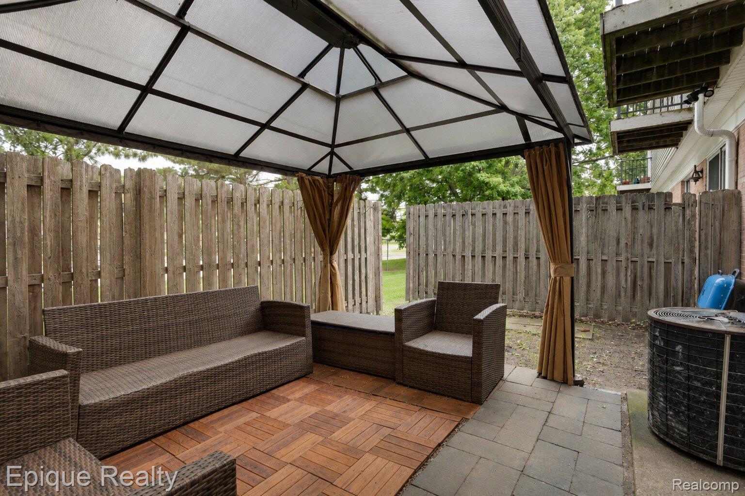 37525 Charter Oaks Boulevard Property Photo 22