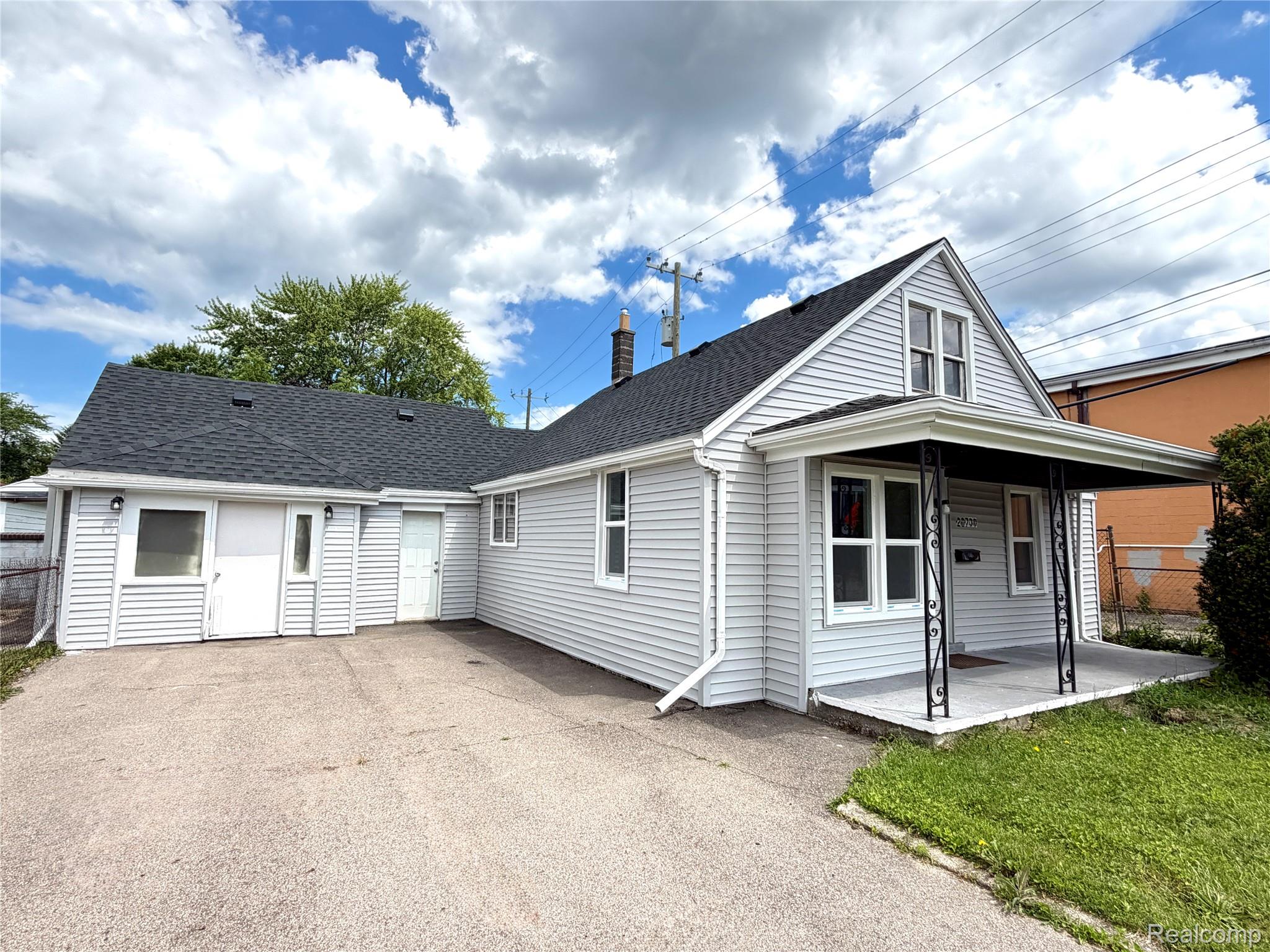 20730 Montrose Avenue Property Photo 1