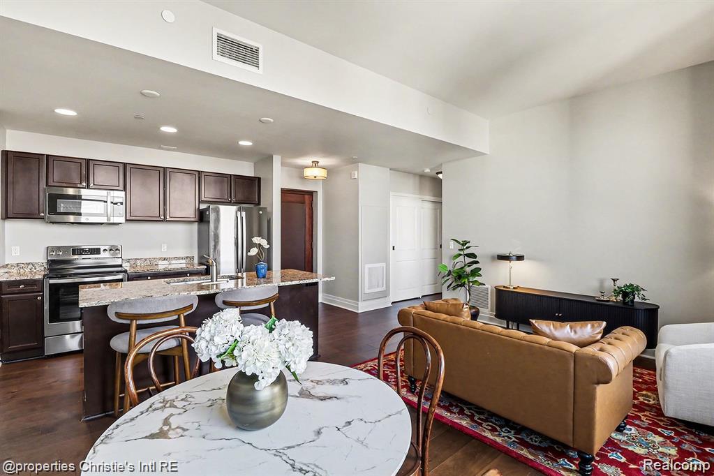 1 Park Avenue 1511 Property Photo 3