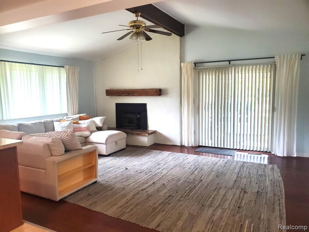 37515 Agar Drive Property Photo 4
