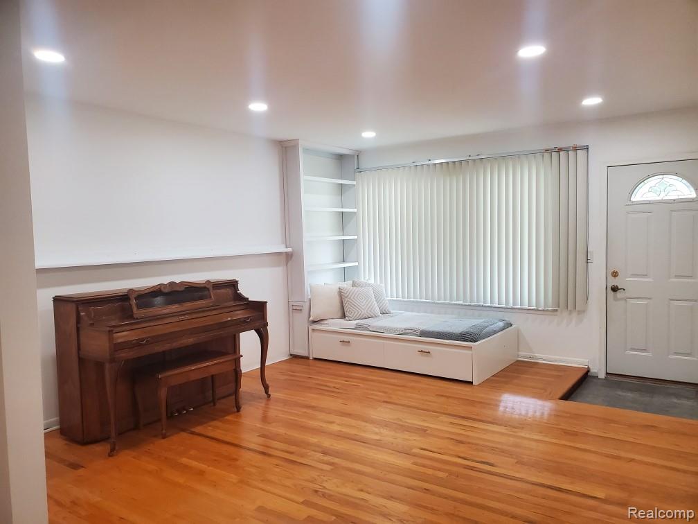 37515 Agar Drive Property Photo 5