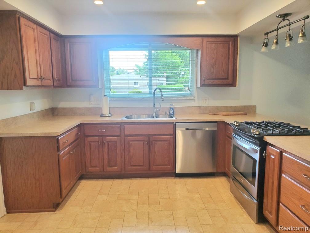 37515 Agar Drive Property Photo 7