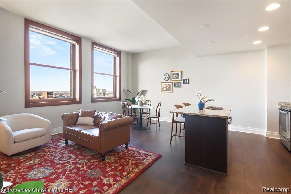 1 Park Avenue 1313 Property Photo 4