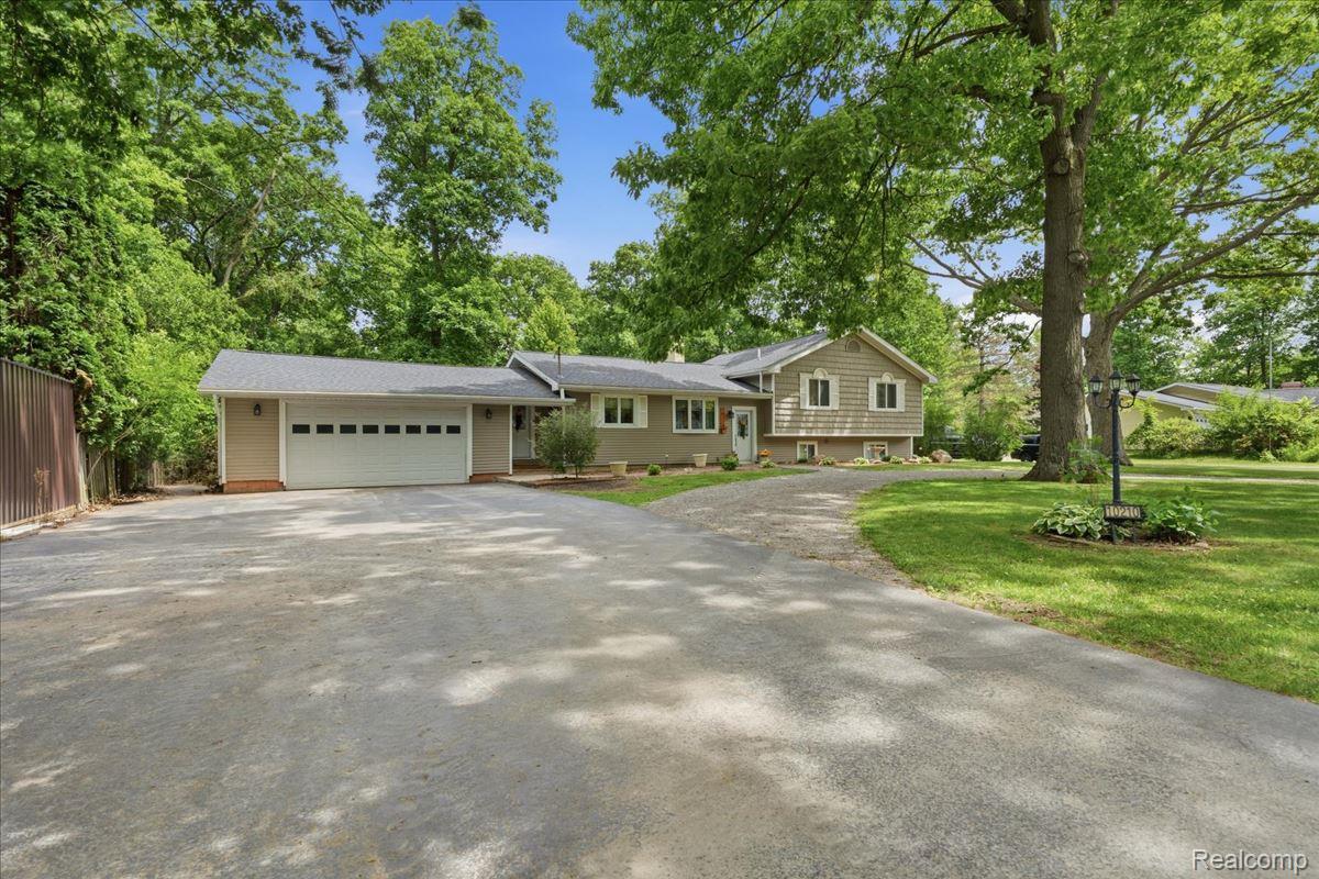 10210 Lavern Court Property Photo 3