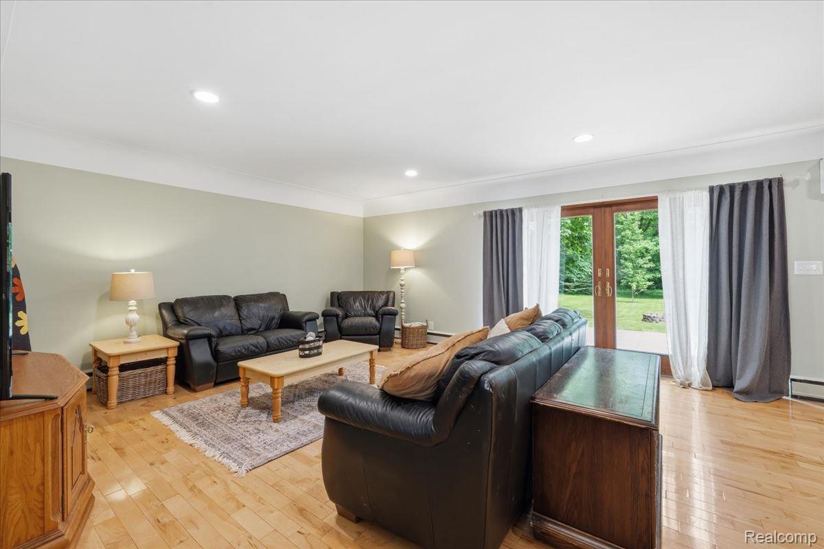 10210 Lavern Court Property Photo 11